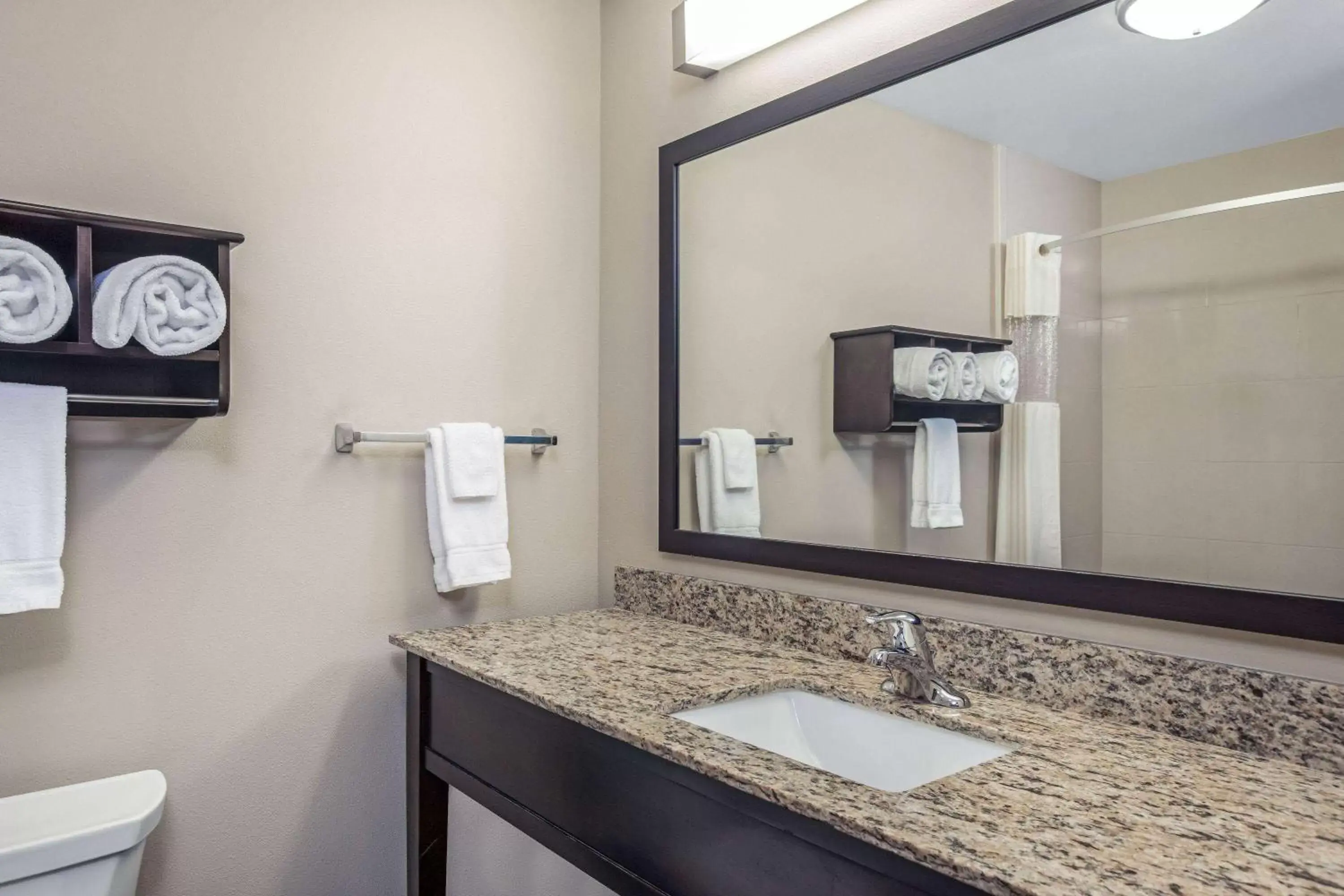 TV and multimedia, Bathroom in La Quinta by Wyndham Sioux Falls