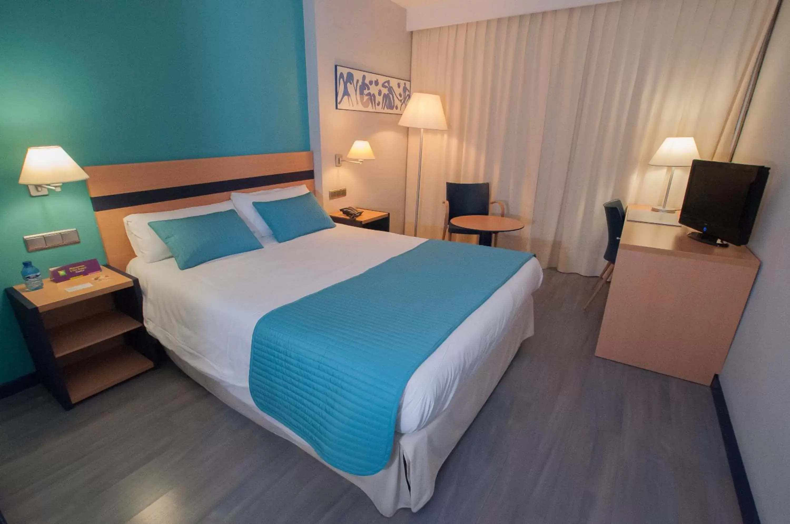 Photo of the whole room, Bed in Ibis Styles Zaragoza Ramiro I