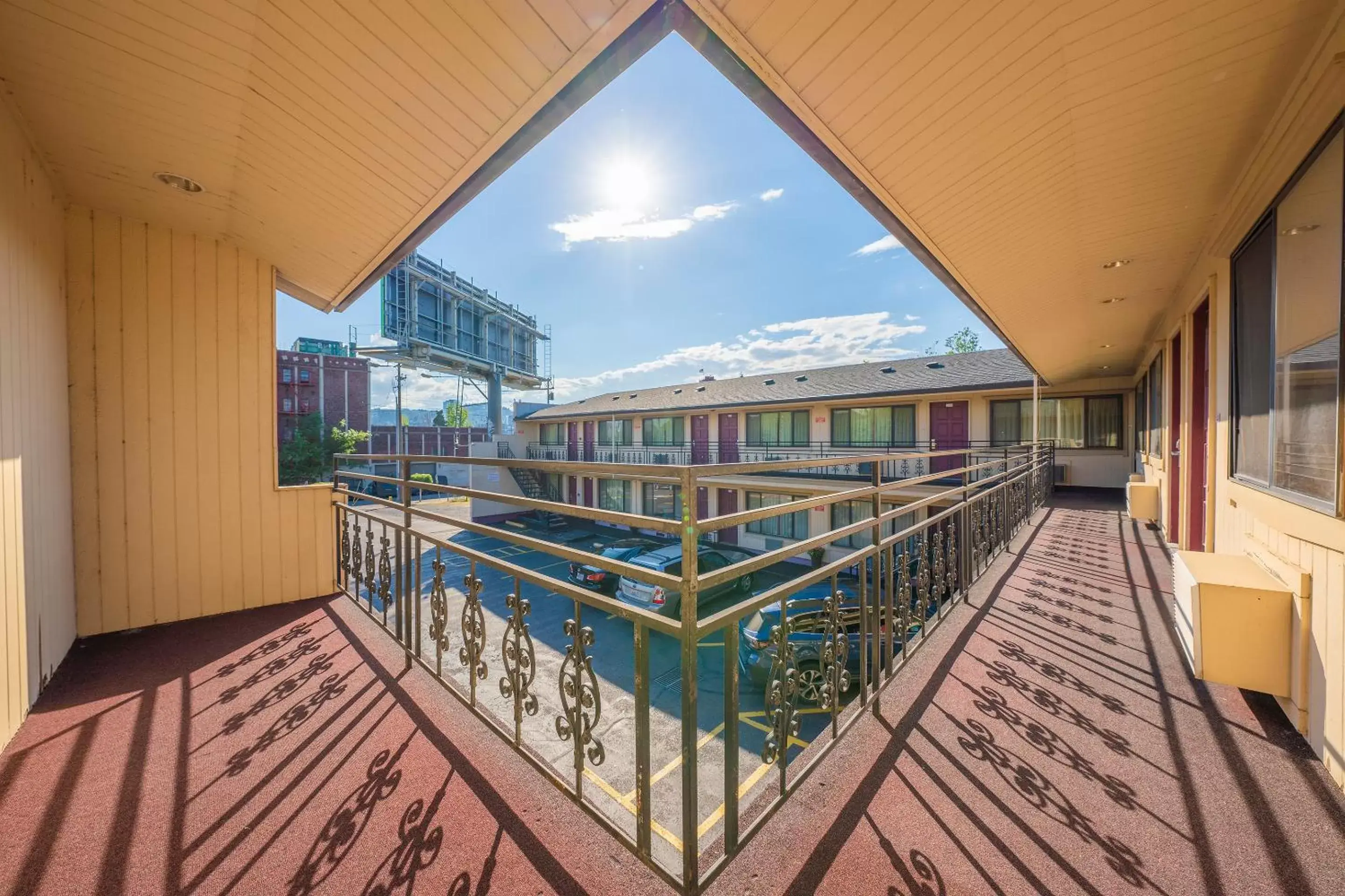 Balcony/Terrace in Broadway Inn by OYO Portland Downtown