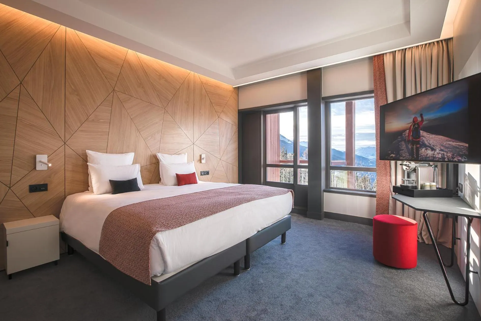 Bedroom, Bed in Altezza - Arc 1800 Hotel & Spa - ex Mercure