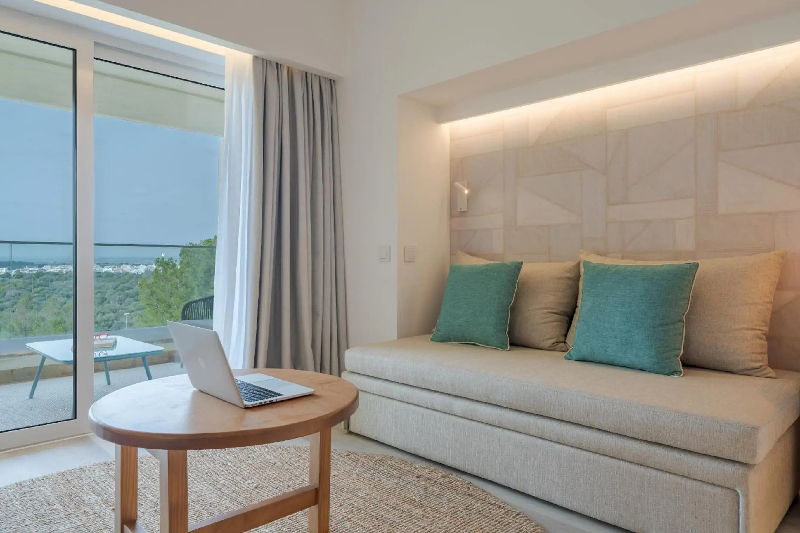 Bedroom, Seating Area in Pestana Delfim Beach & Golf Hotel