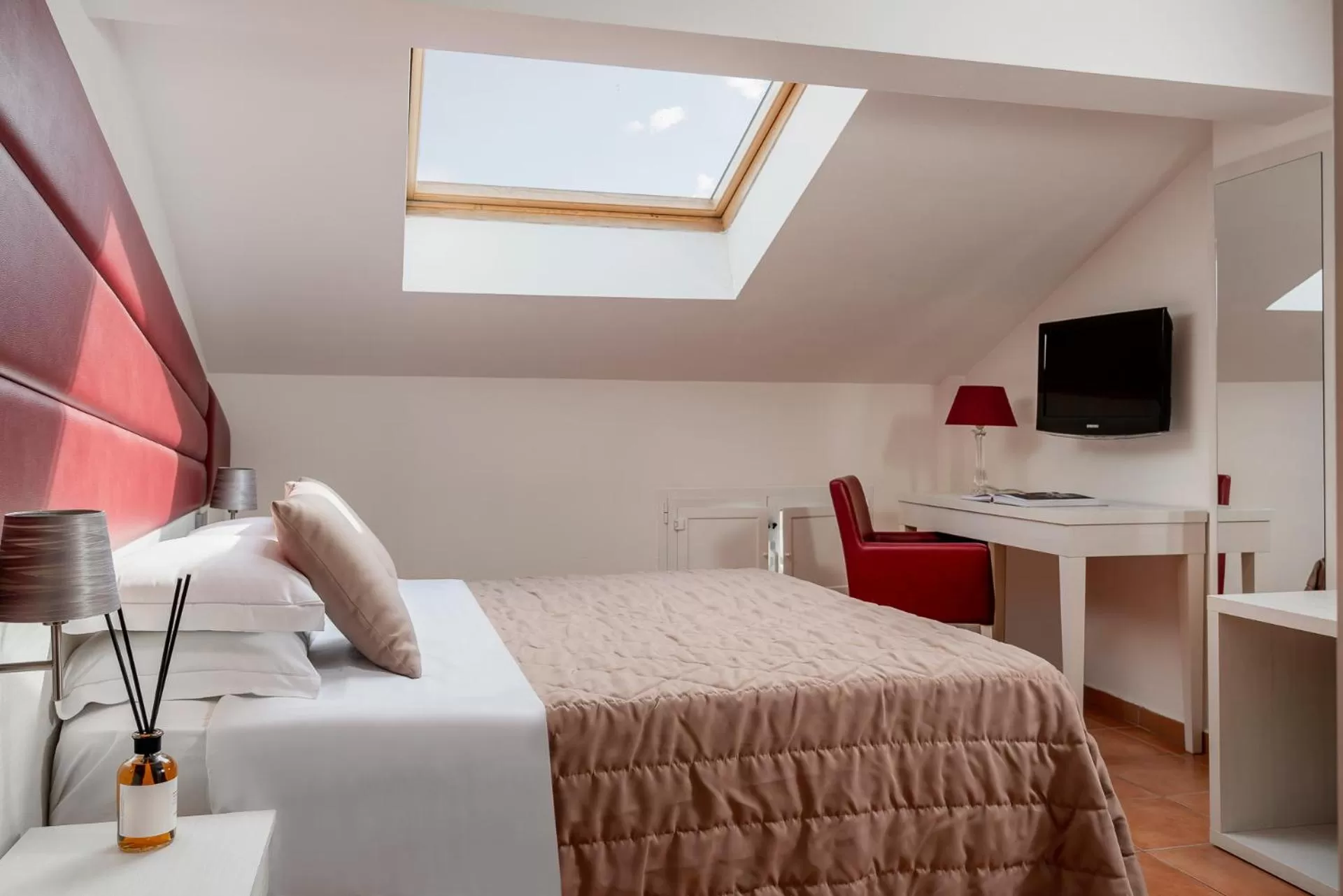 Standard Double Room in Albergo Rossini 1936 - Small & Charming