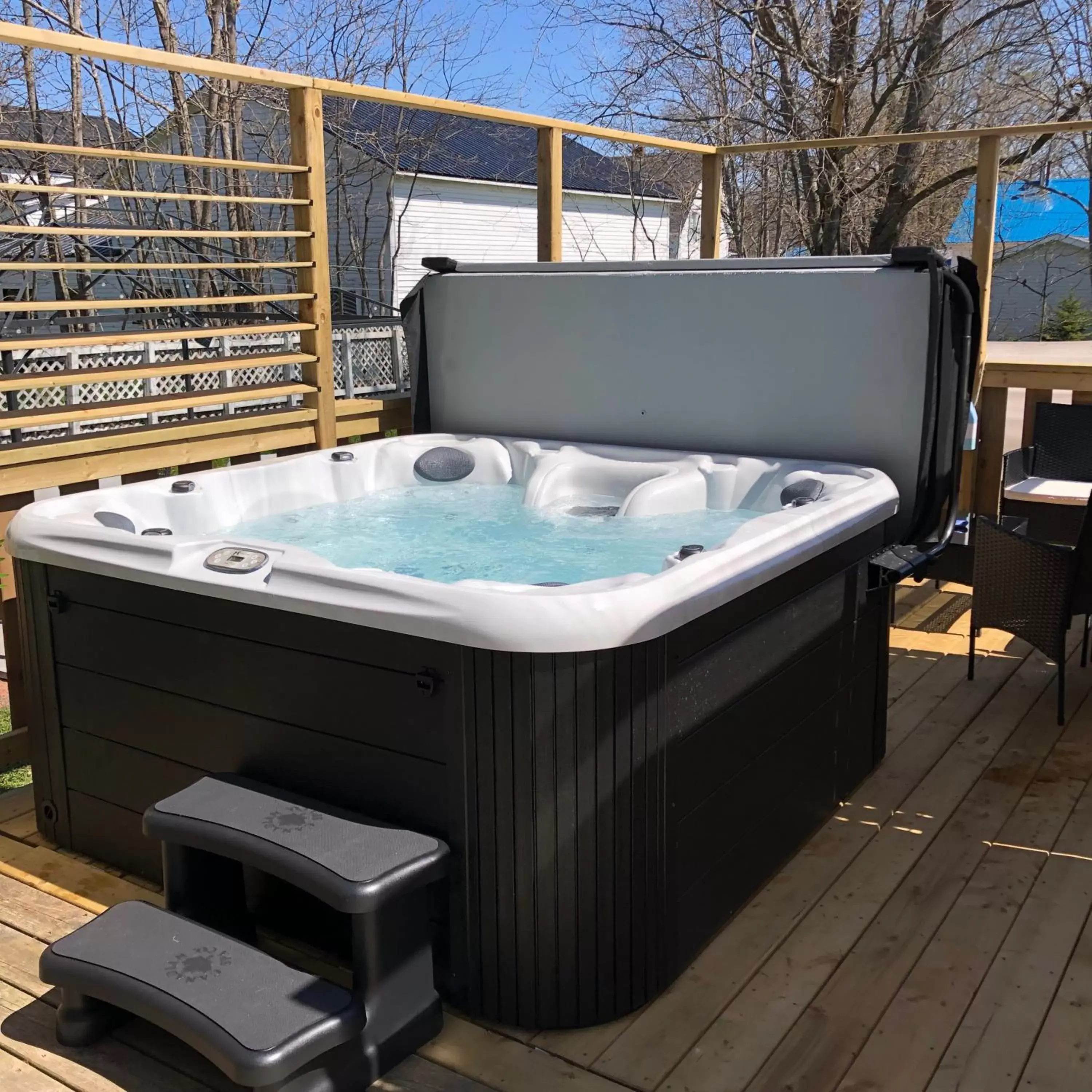 Hot Tub in Pleasant Street Inn