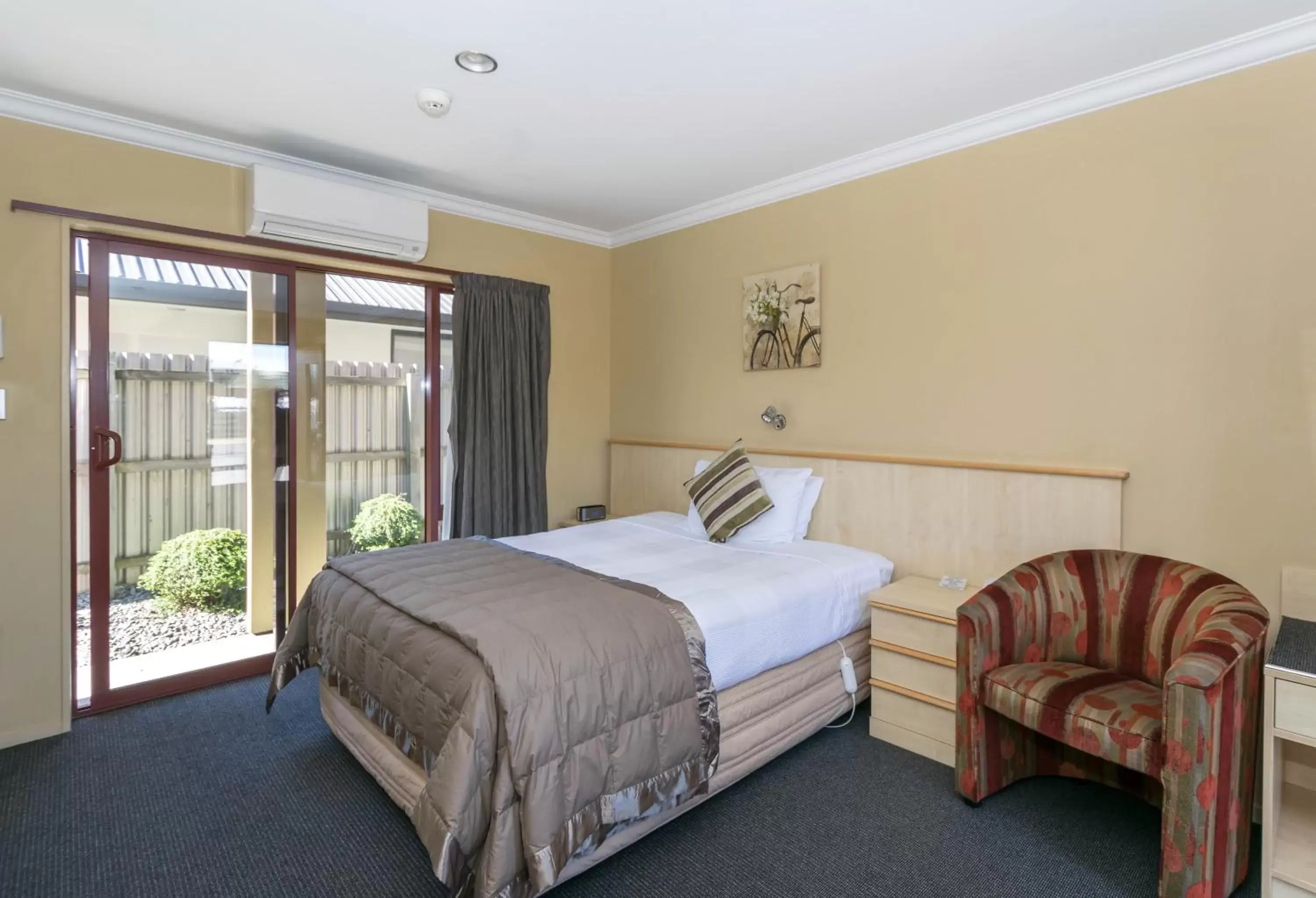 Photo of the whole room, Bed in Blenheim Spa Motor Lodge