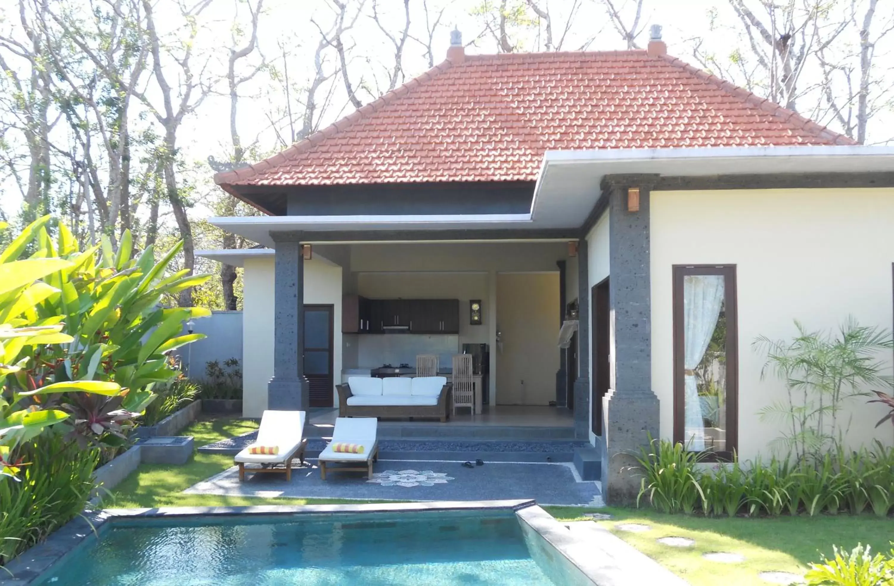 Swimming pool, Facade/Entrance in Avisara Villa & Suite