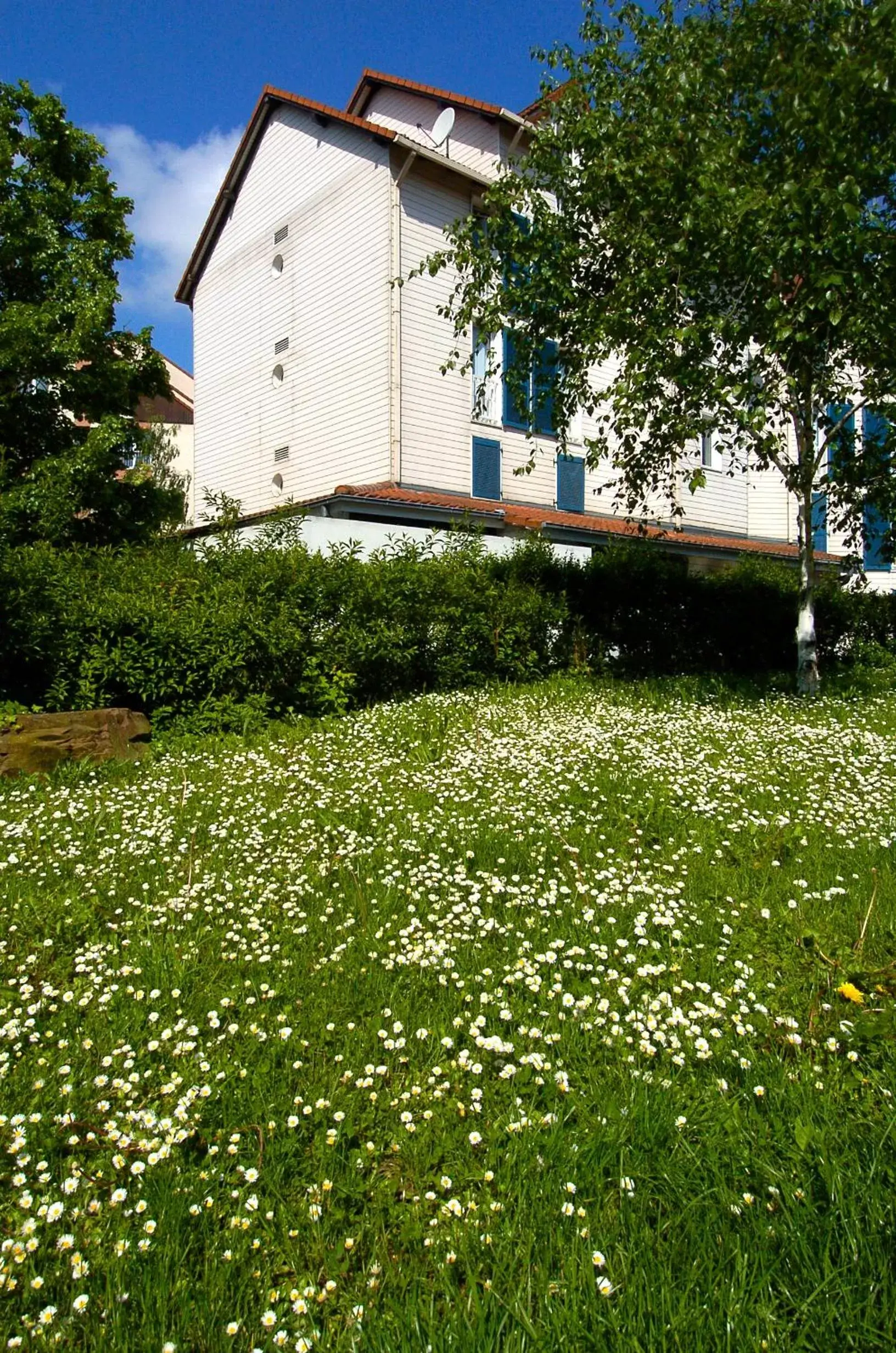 Facade/entrance, Property Building in Hotel Strasbourg - Montagne Verte & Restaurant Louisiane