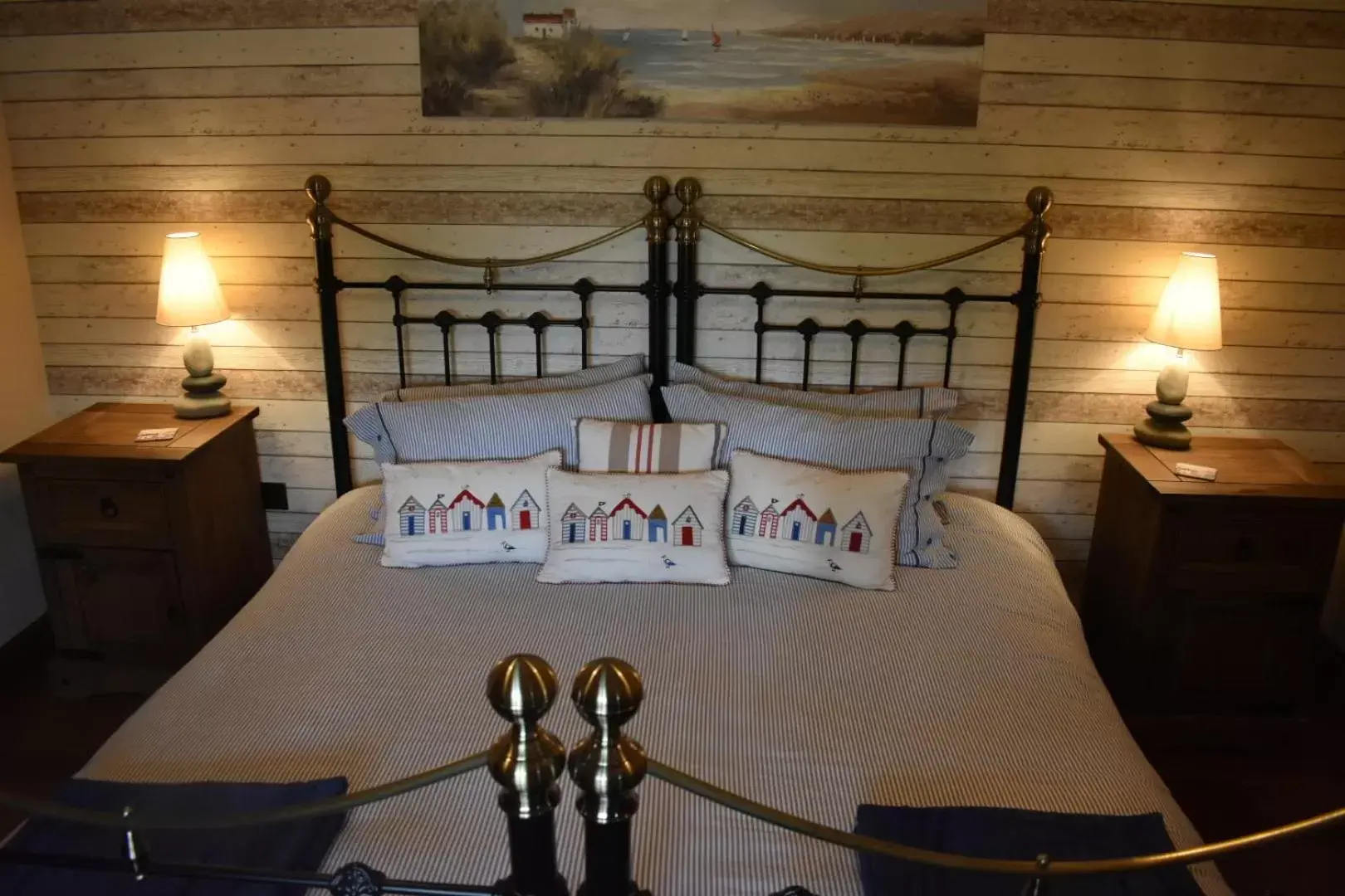 Bed in Lyonshall Lodge