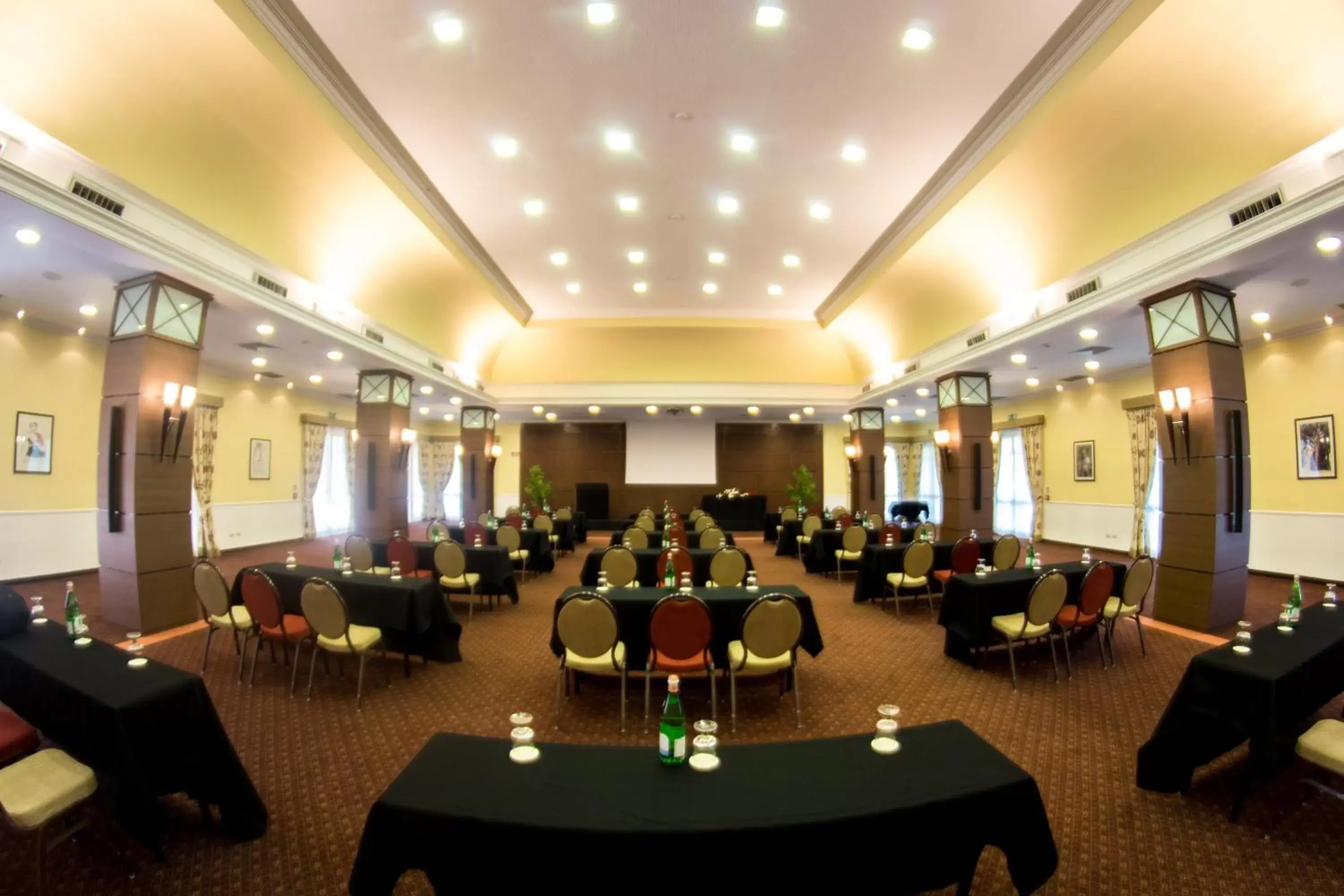 Meeting/conference room, Restaurant/Places to Eat in Il Picciolo Etna Golf Resort & Spa