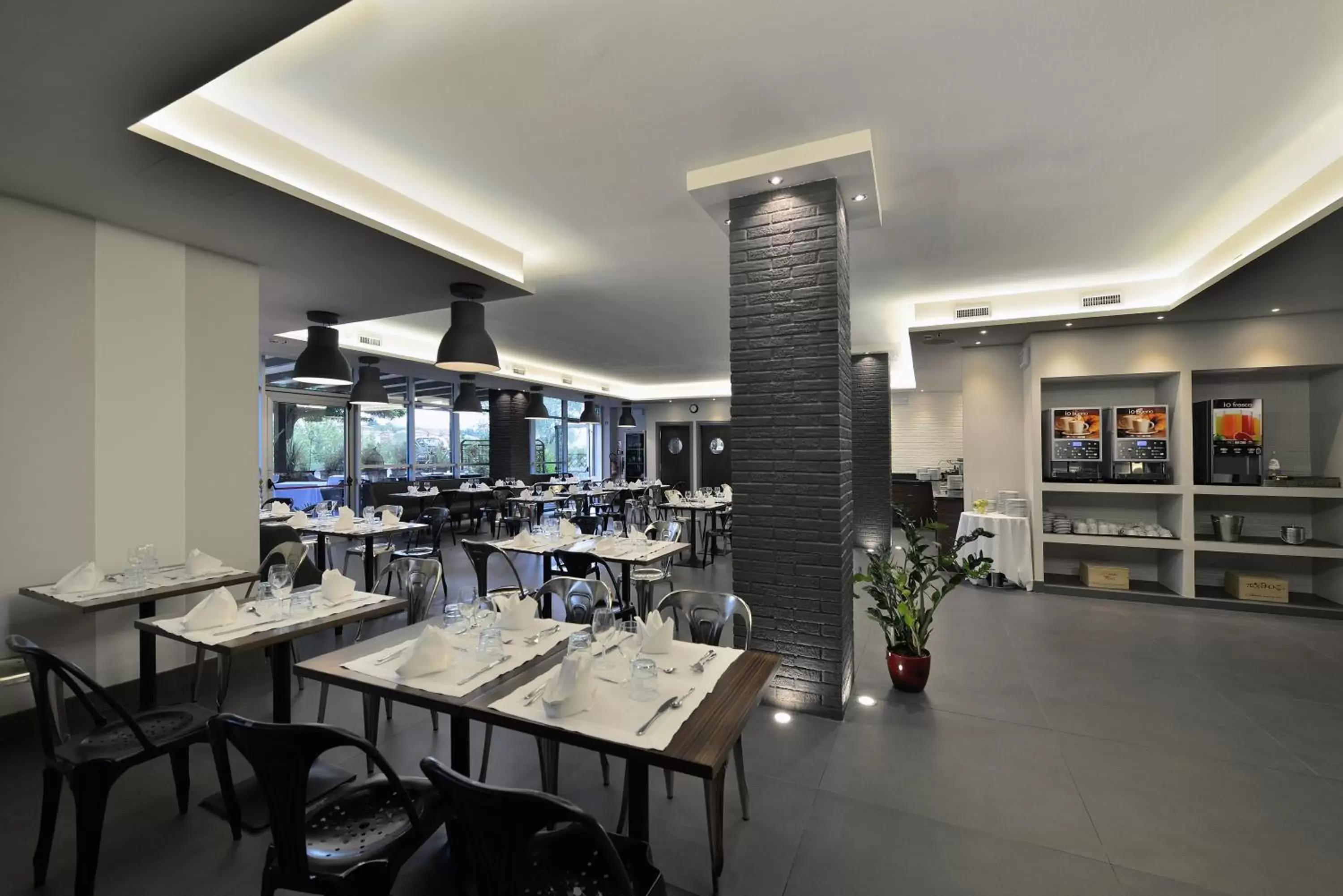 Restaurant/Places to Eat in Hotel La Meridiana