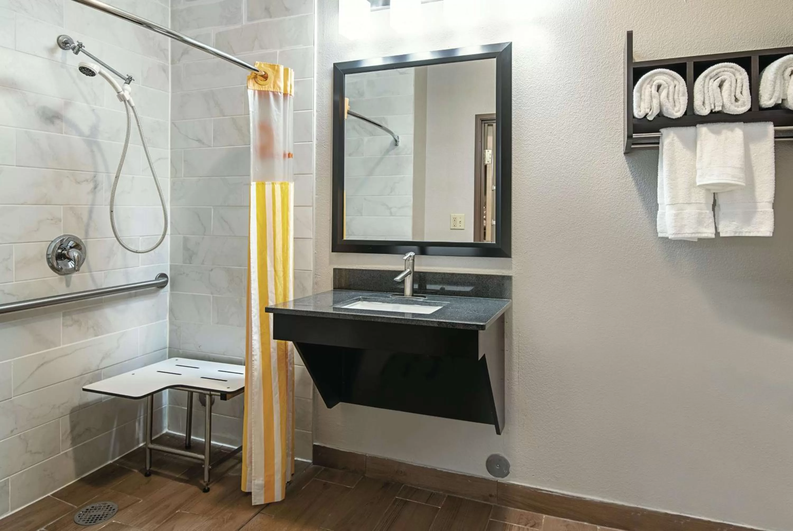 Bathroom in La Quinta Inn by Wyndham Livermore