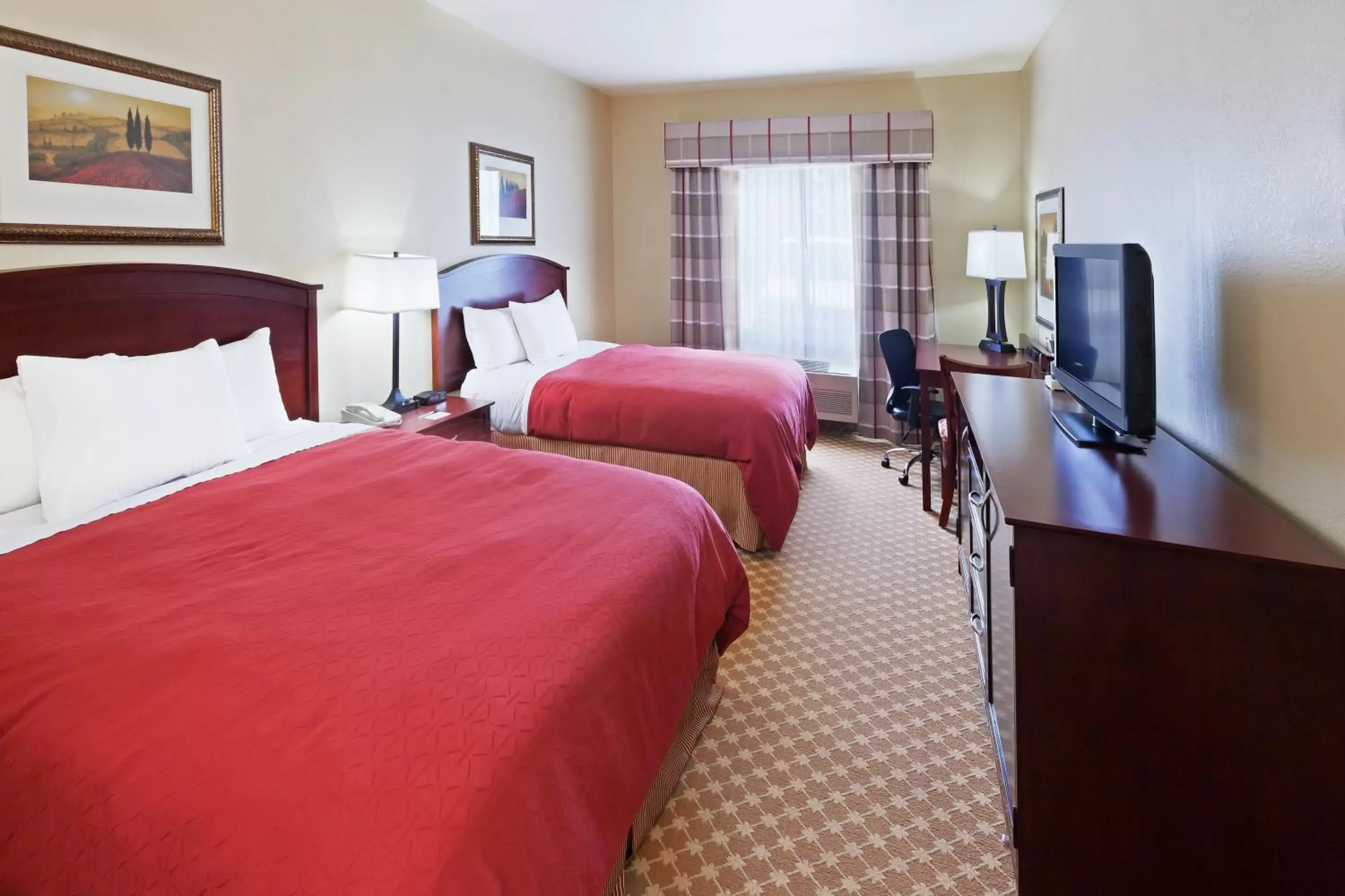 Photo of the whole room, Bed in Country Inn & Suites by Radisson, Tulsa, OK