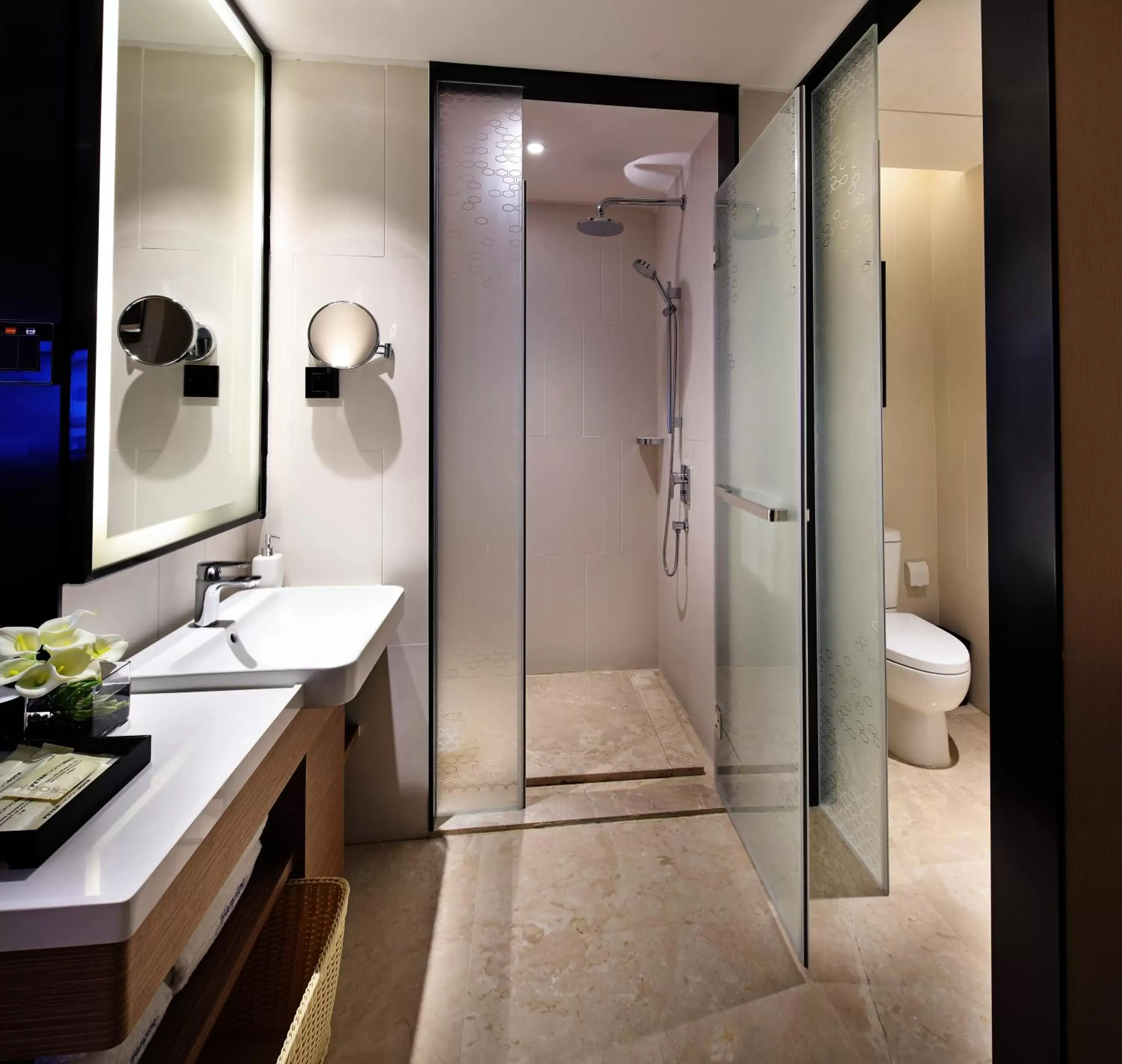 Shower, Bathroom in Hampton by Hilton Guangzhou Zhujiang New Town