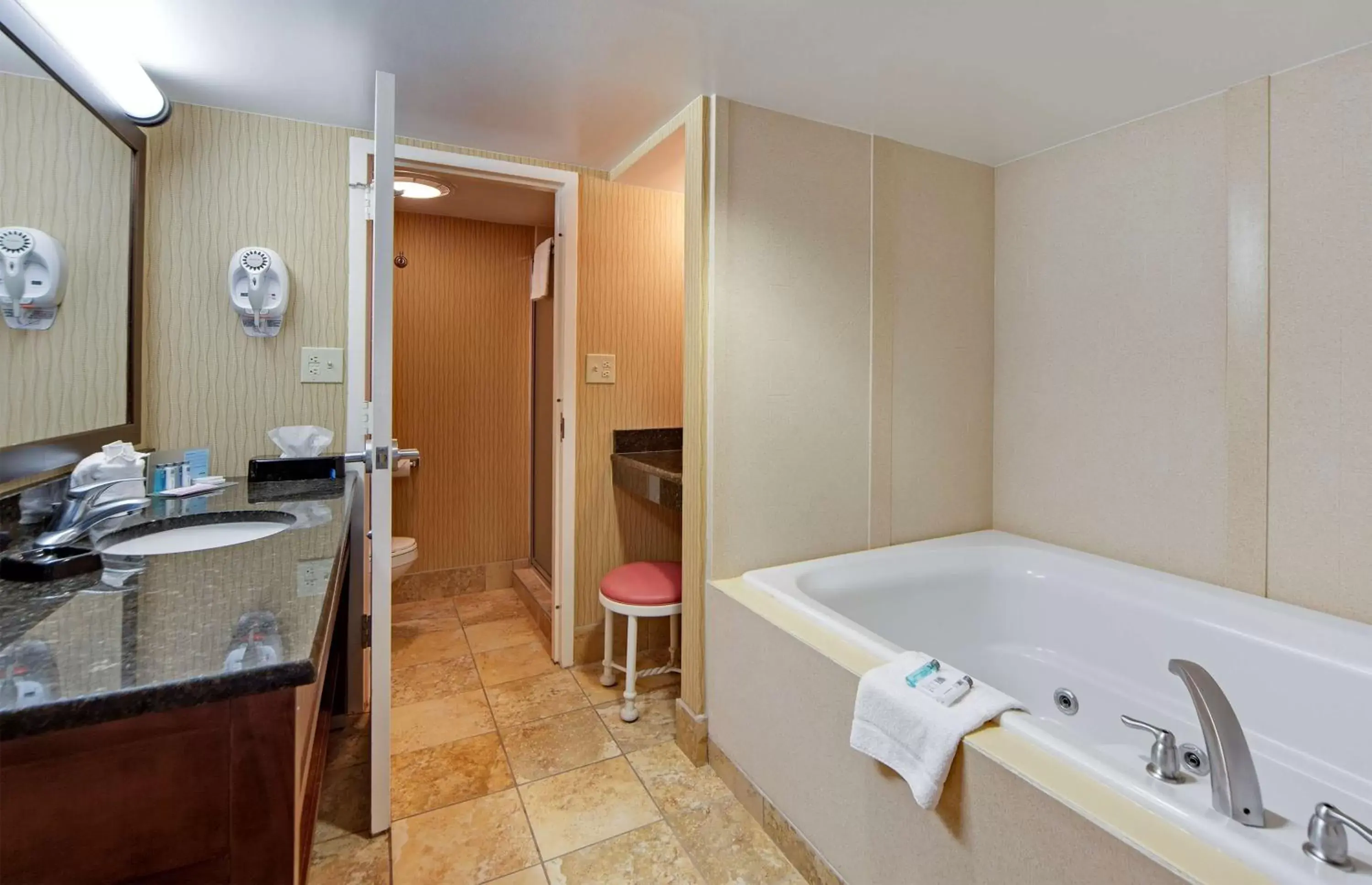 Bathroom in Hampton Inn Myrtle Beach Broadway at the Beach