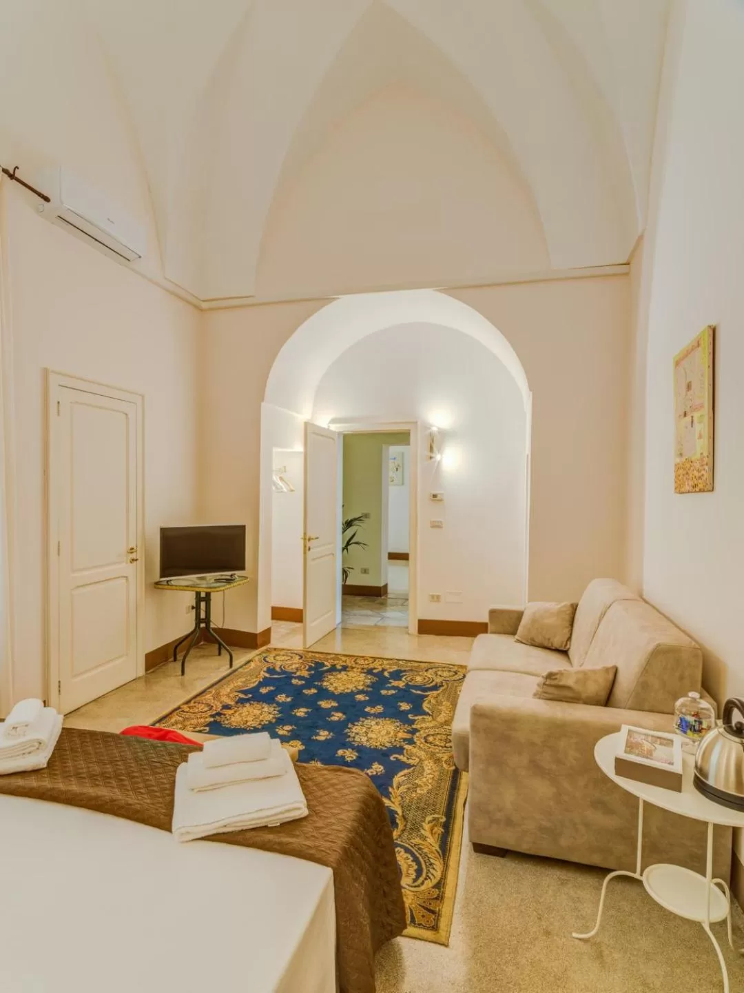 Photo of the whole room, Bed in Dimora San Leucio