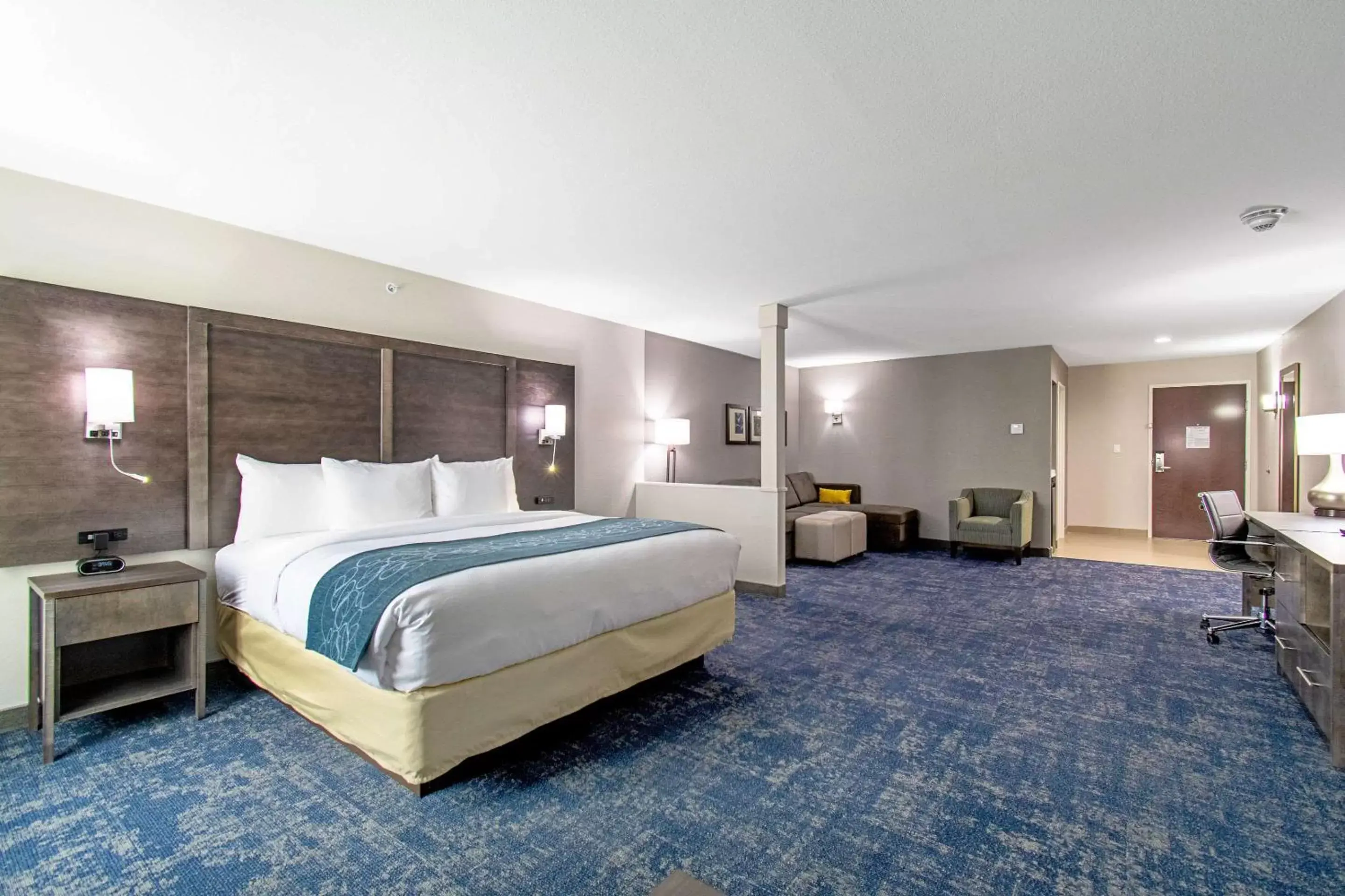 Photo of the whole room, Bed in Comfort Suites Humble Houston IAH Photo of the whole room, Bed in Comfort Suites Humble Houston IAH