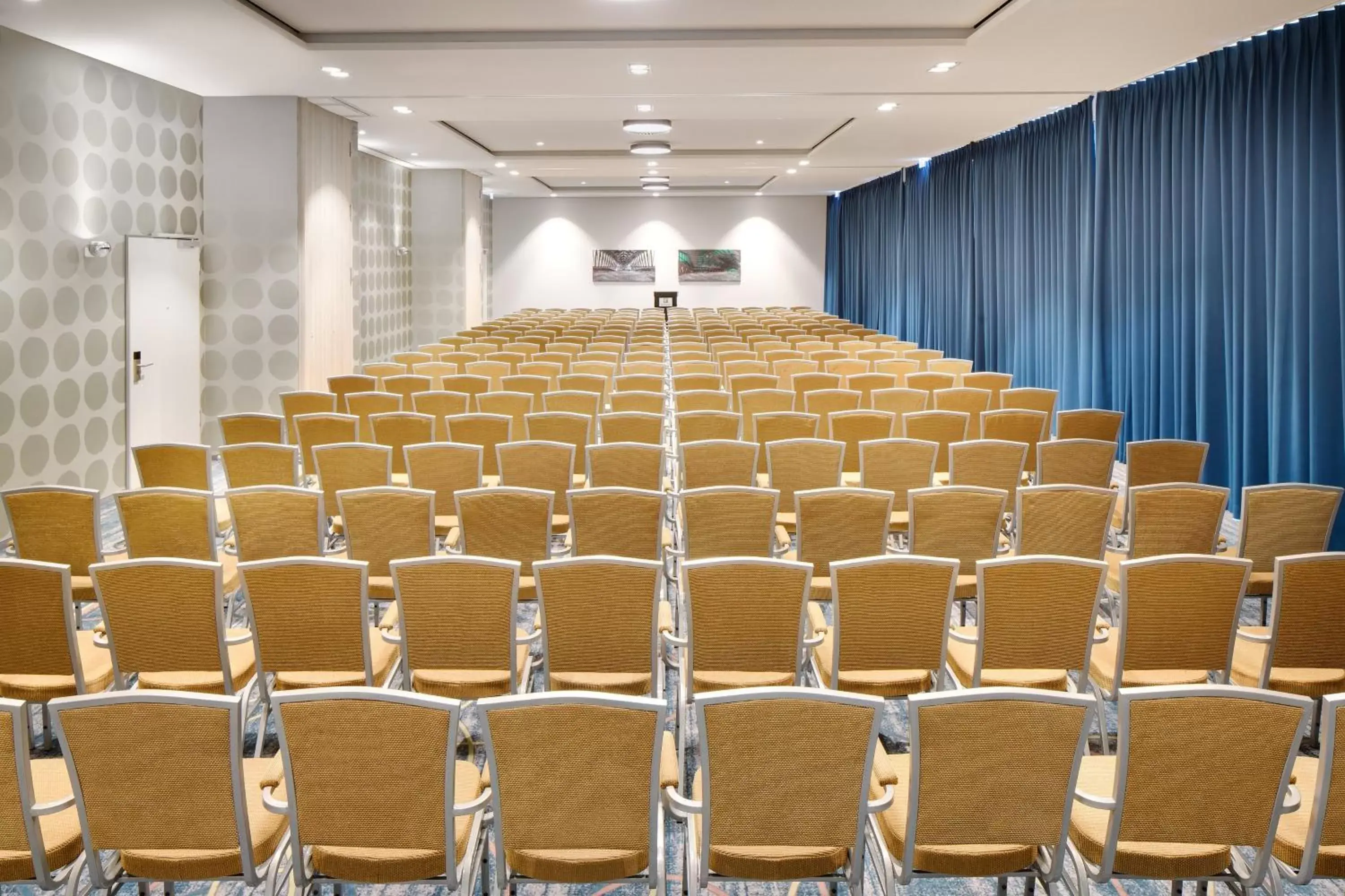 Meeting/conference room in Holiday Inn Düsseldorf City – Toulouser Allee, an IHG Hotel