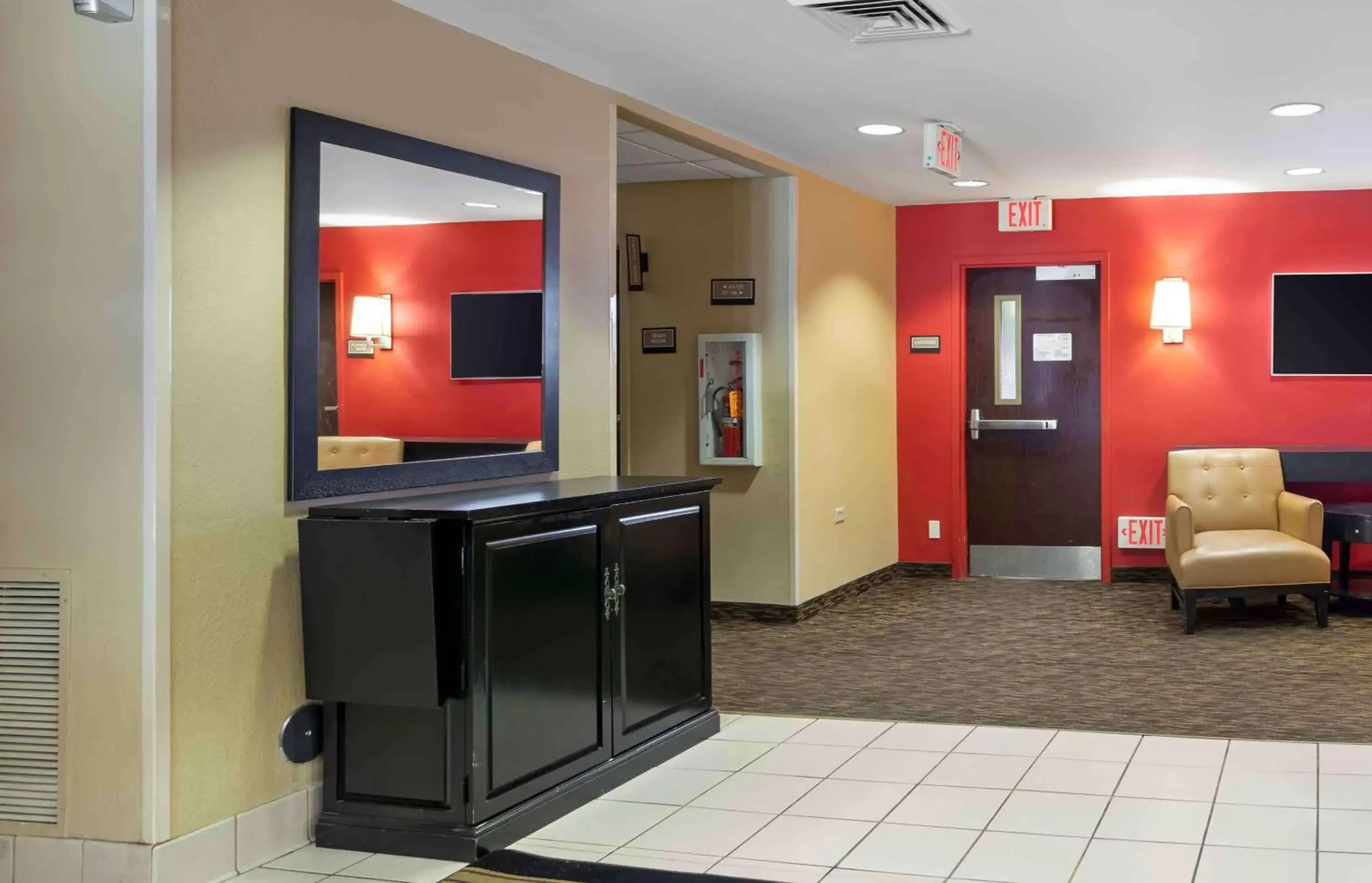 Breakfast, Lobby/Reception in Extended Stay America Suites - Frederick - Westview Dr