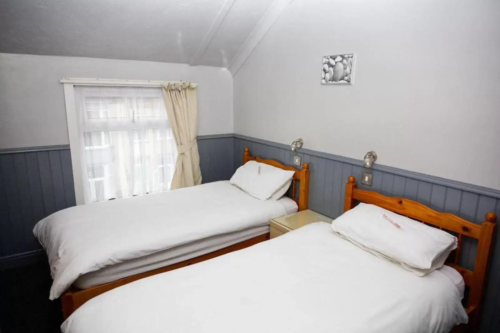 Standard Twin Room with Shared Bathroom - single occupancy in Mallowview guest house Standard Twin Room with Shared Bathroom - single occupancy in Mallowview guest house