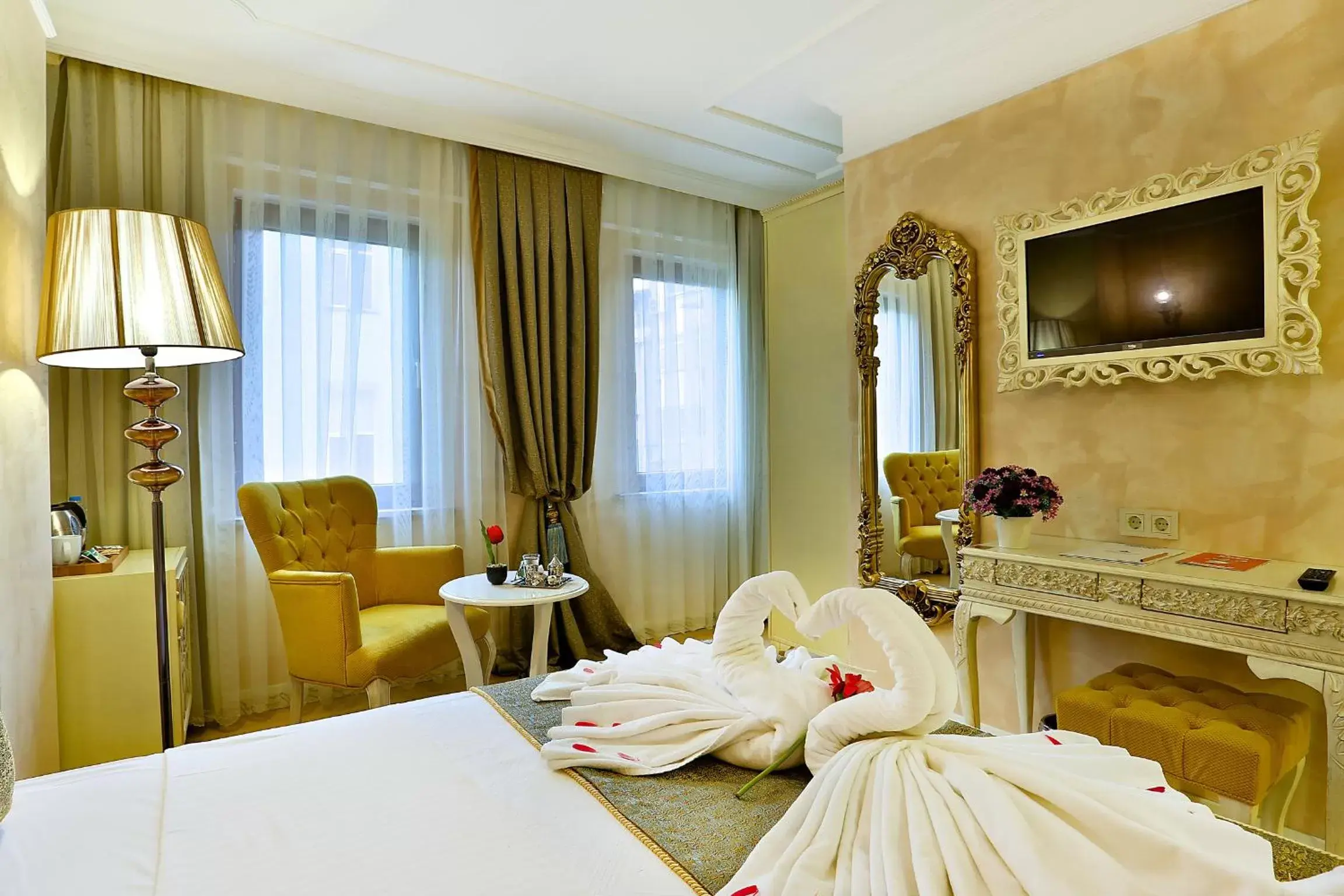 Shower, Bed in Edibe Sultan Hotel