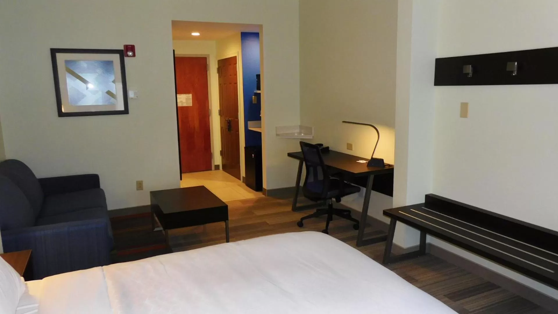 Photo of the whole room, Bed in Holiday Inn Express - Coventry S - West Warwick Area by IHG