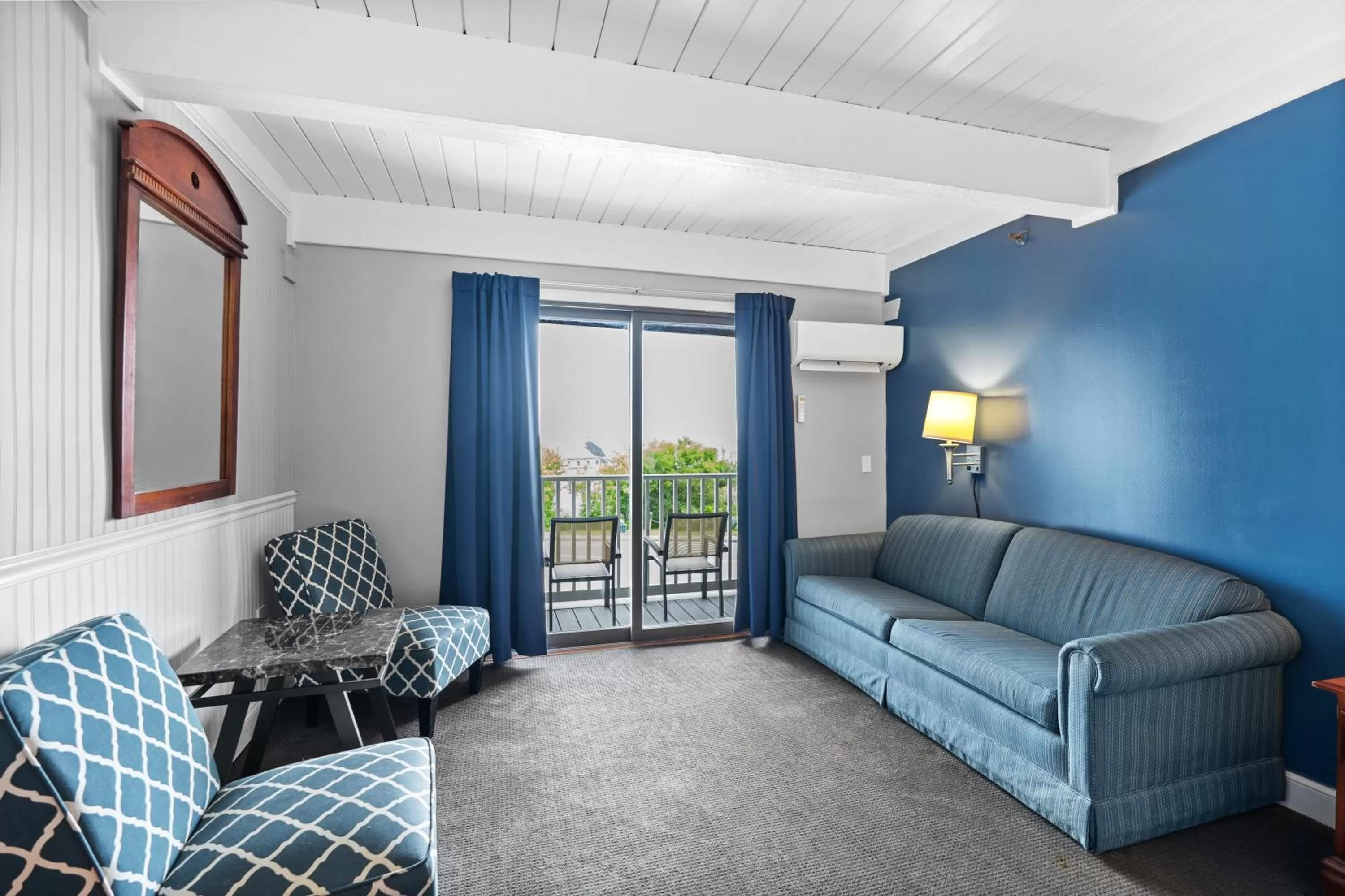 Property building, Seating Area in Trade Winds Inn