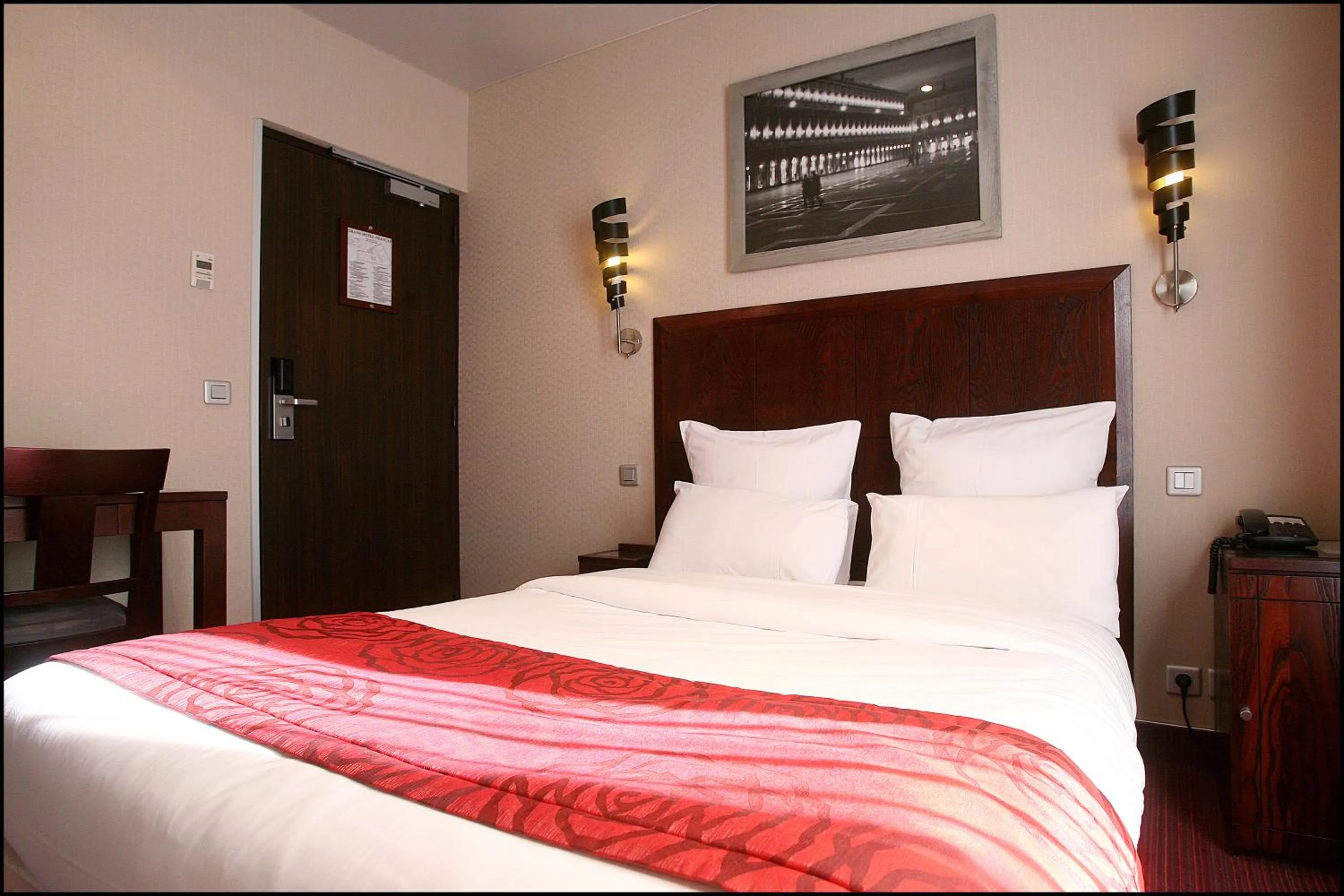 Bed in Grand Hotel Francais