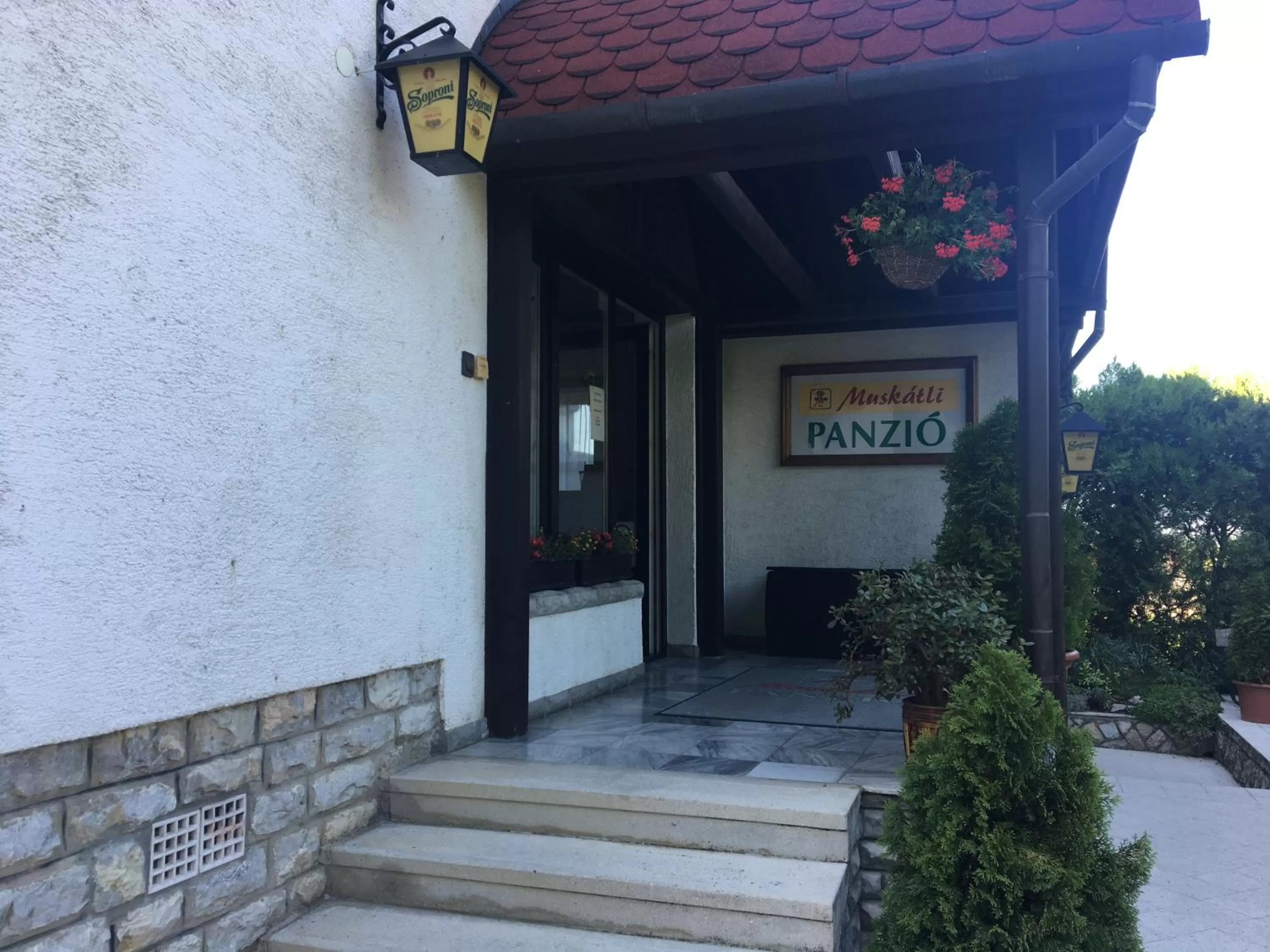 Facade/entrance in Muskátli Panzió