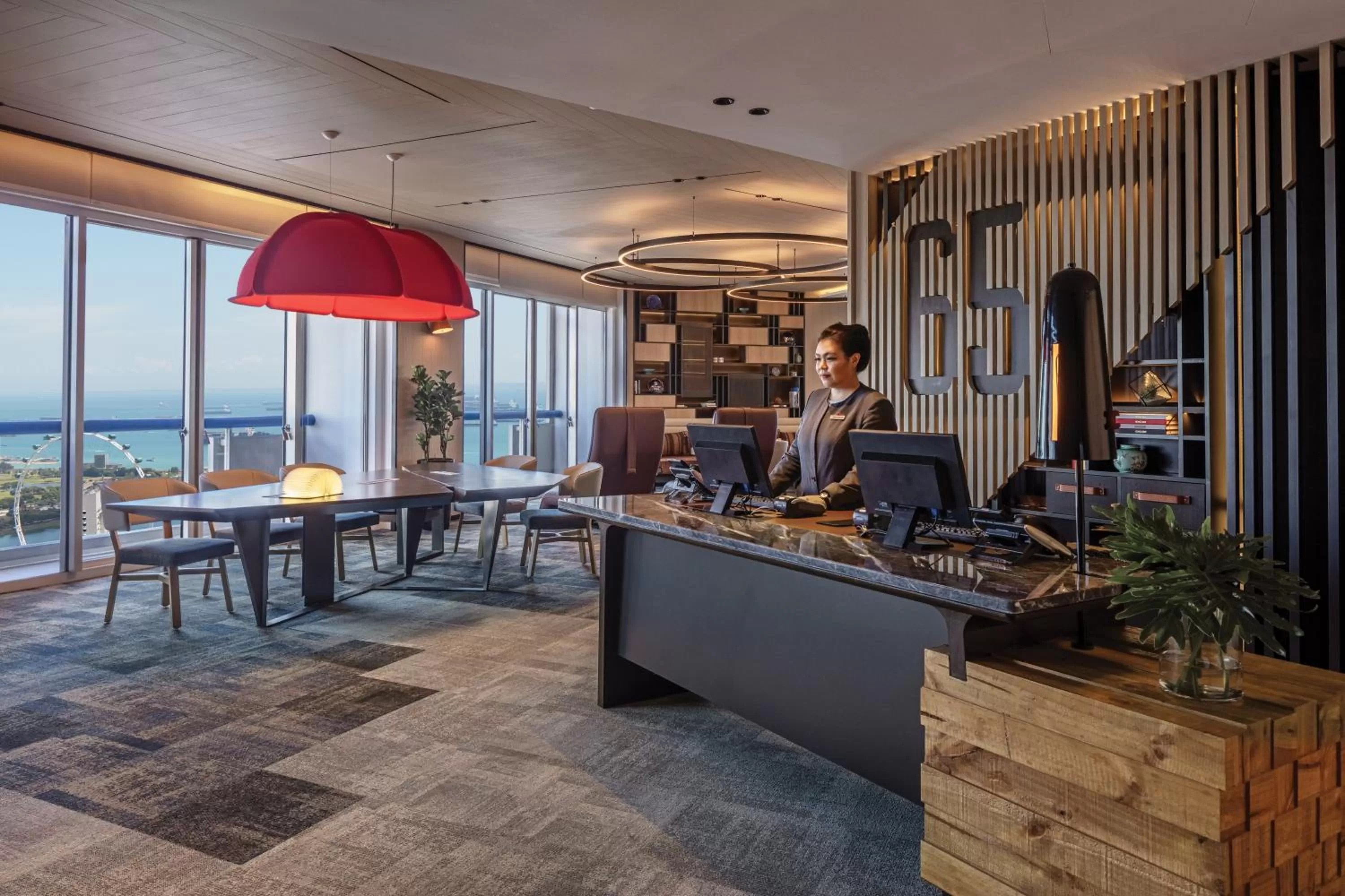 Lounge or bar in Swissotel The Stamford Singapore