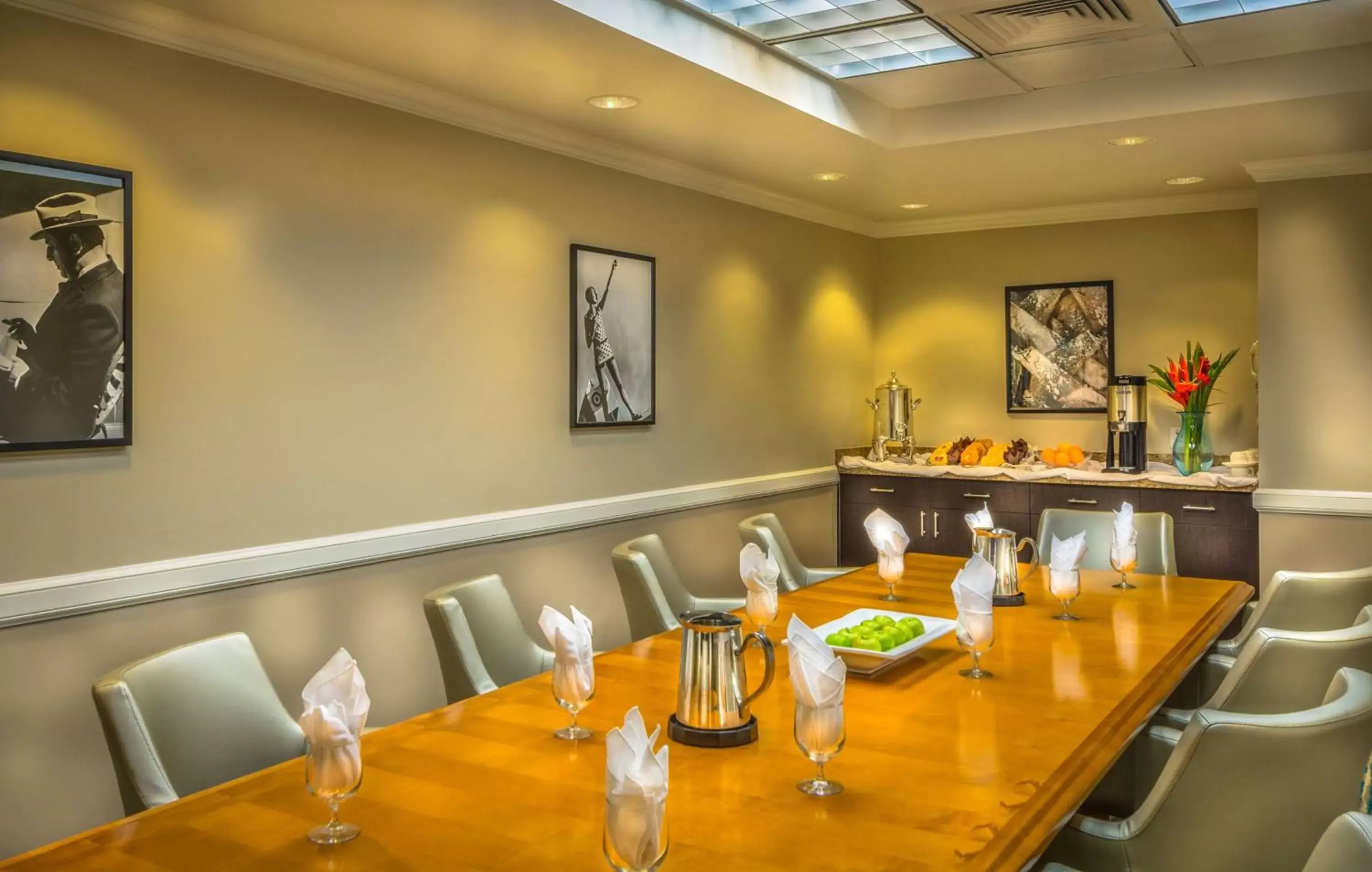 Meeting/conference room, Restaurant/Places to Eat in DoubleTree by Hilton Grand Key Resort