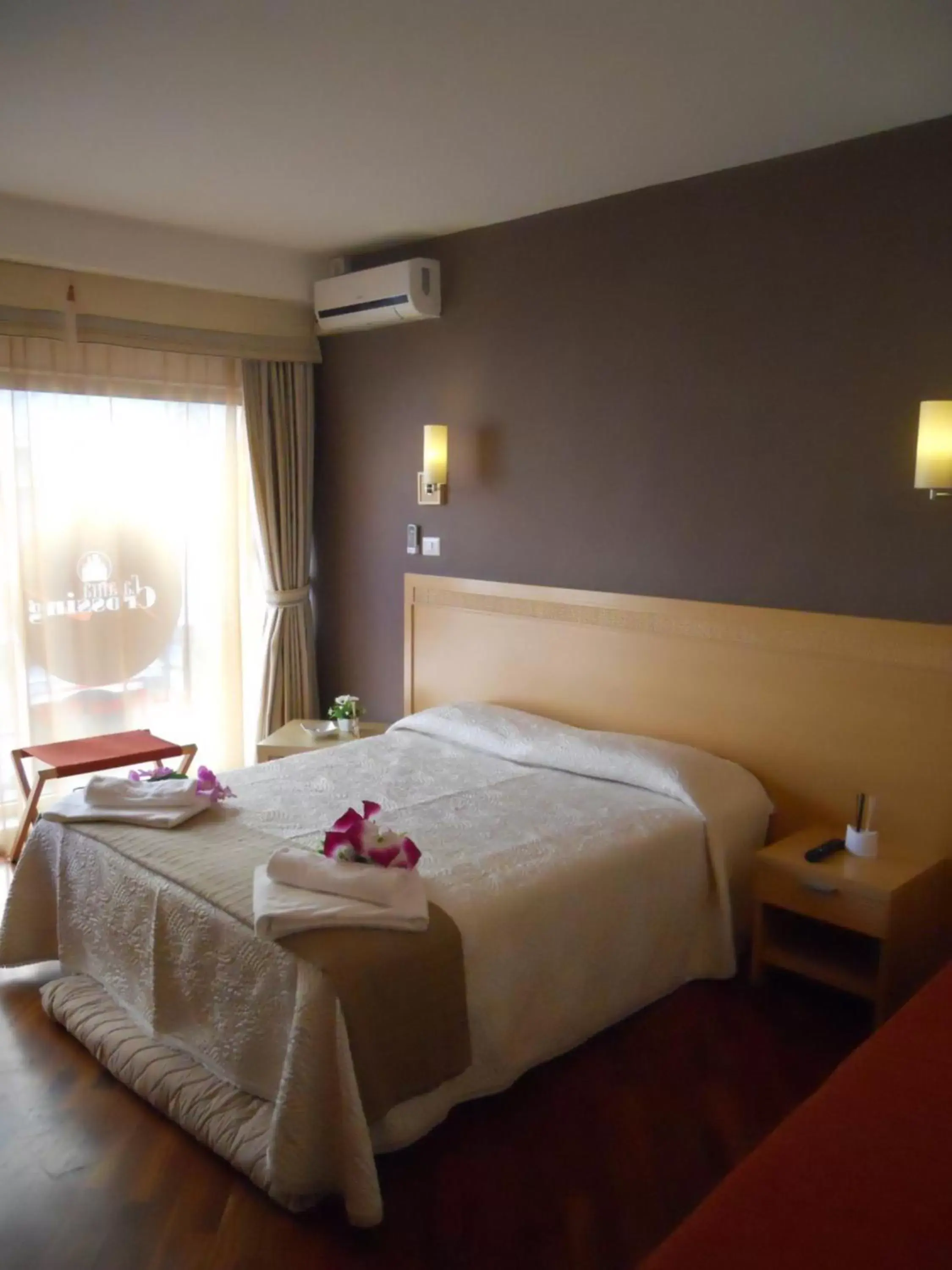 Photo of the whole room, Bed in Catania Crossing B&B - Rooms & Comforts