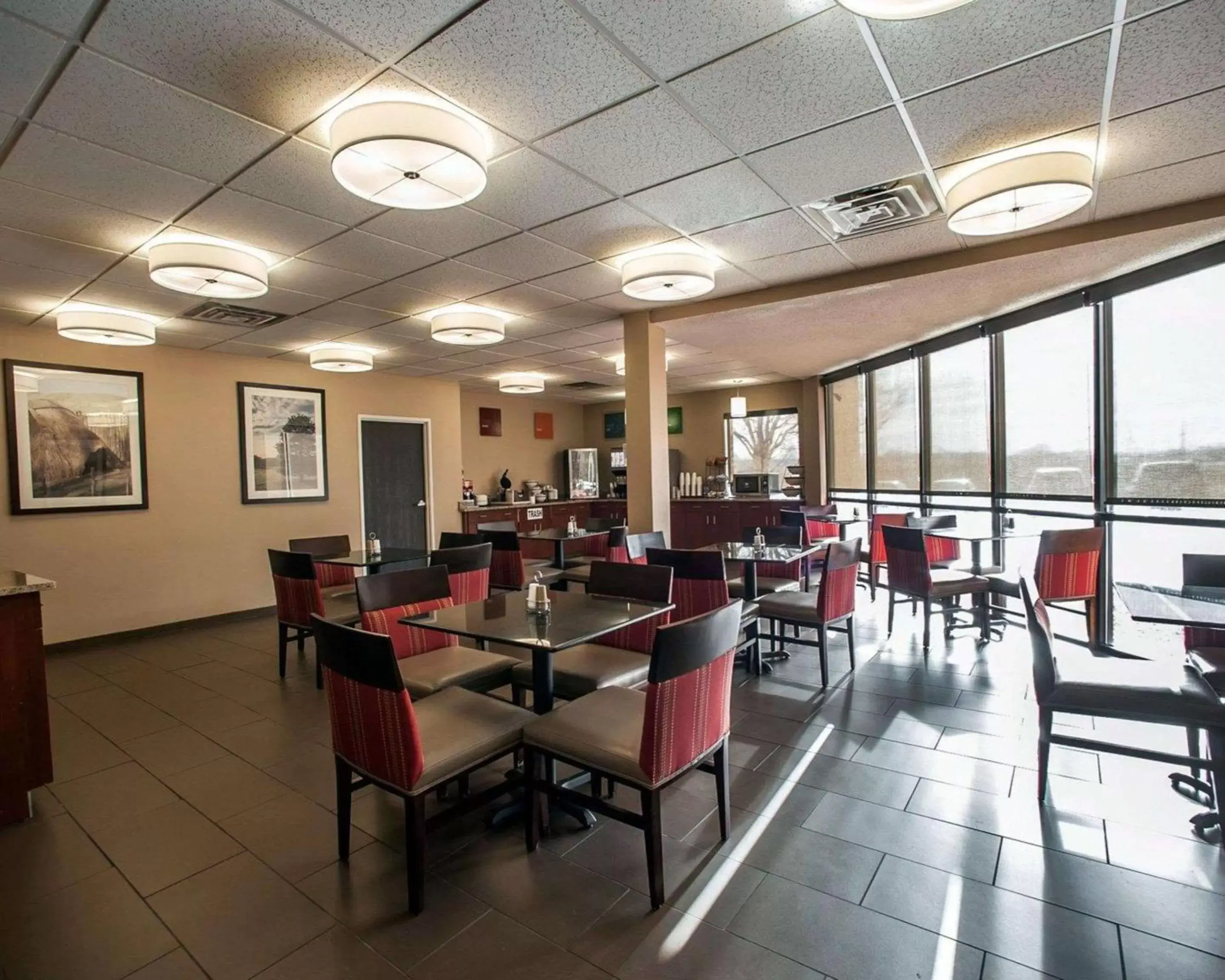 Restaurant/Places to Eat in Quality Inn & Suites near St Louis and I-255