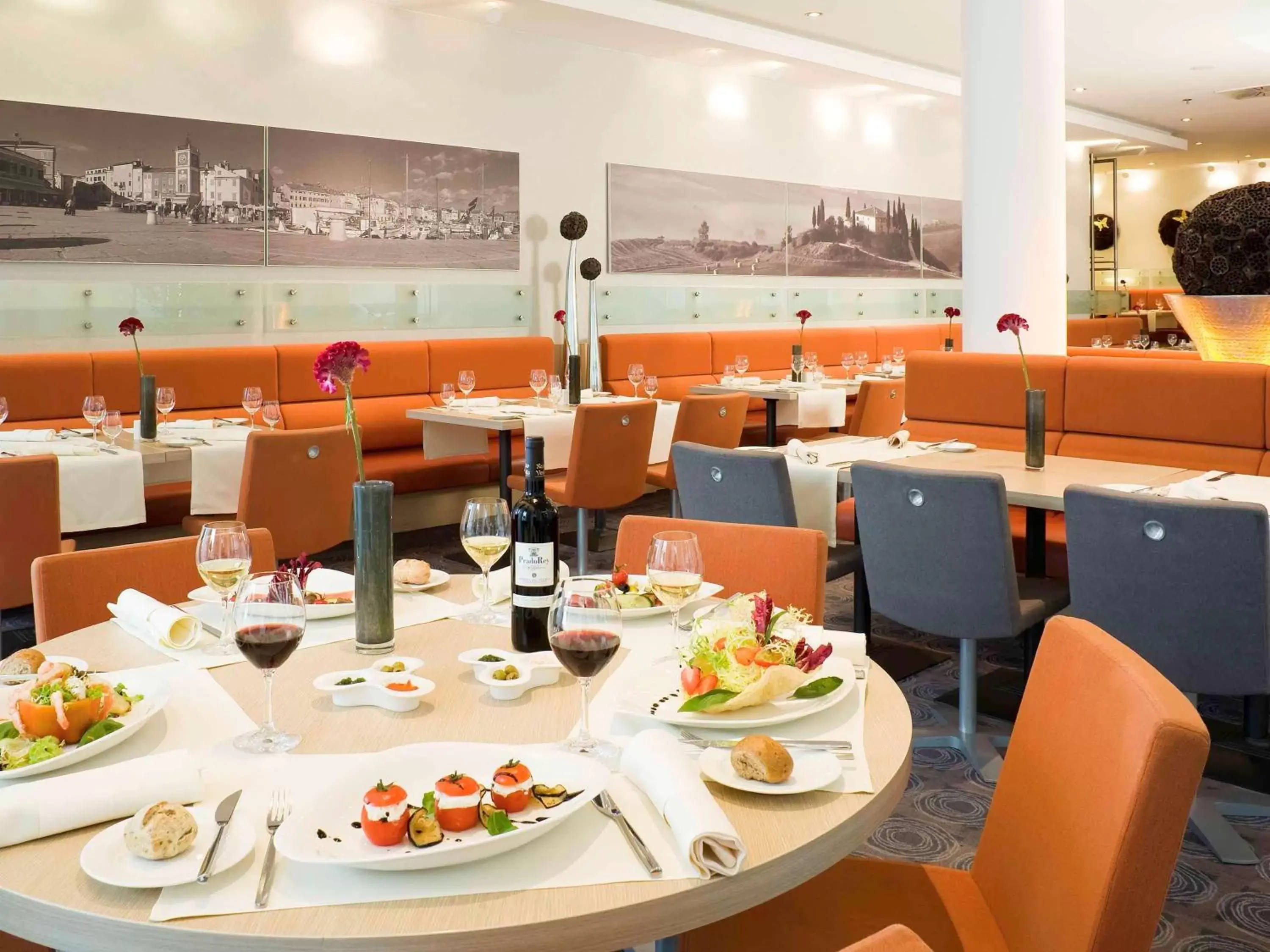 Restaurant/Places to Eat in Novotel München Messe