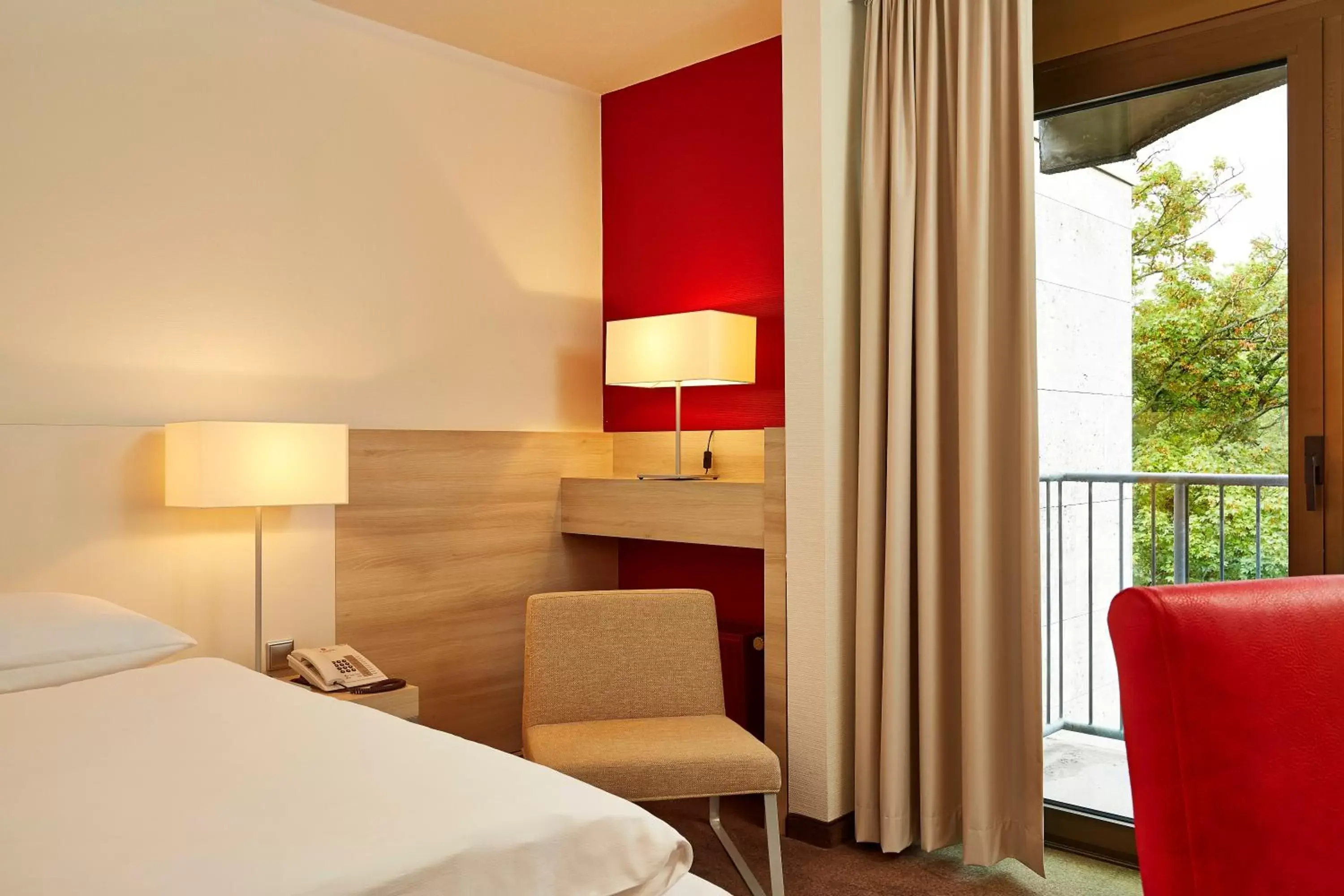 Bedroom, Bed in H+ Hotel Bad Soden