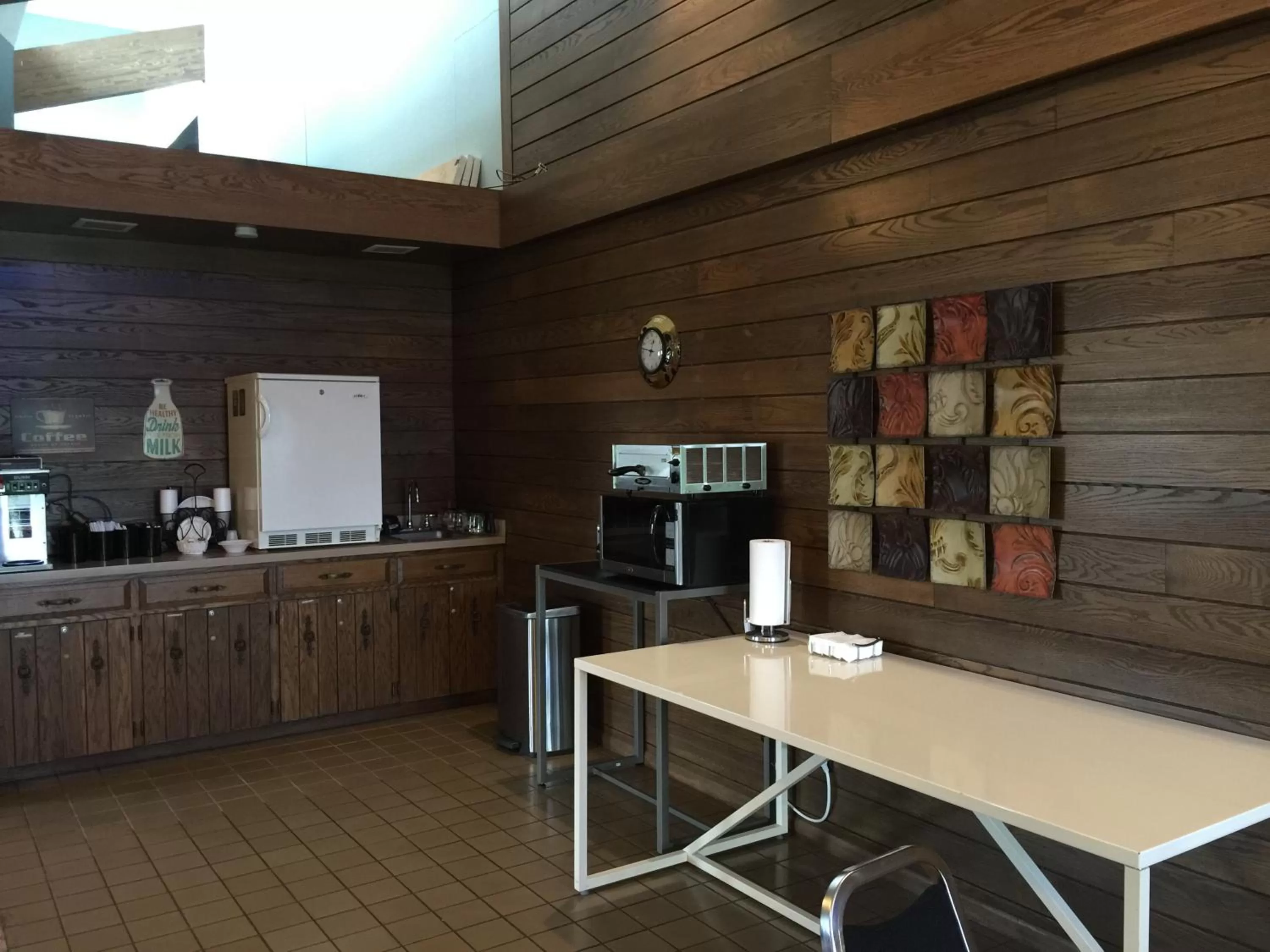 Lobby or reception, Restaurant/Places to Eat in AmericInn Motel - Monticello