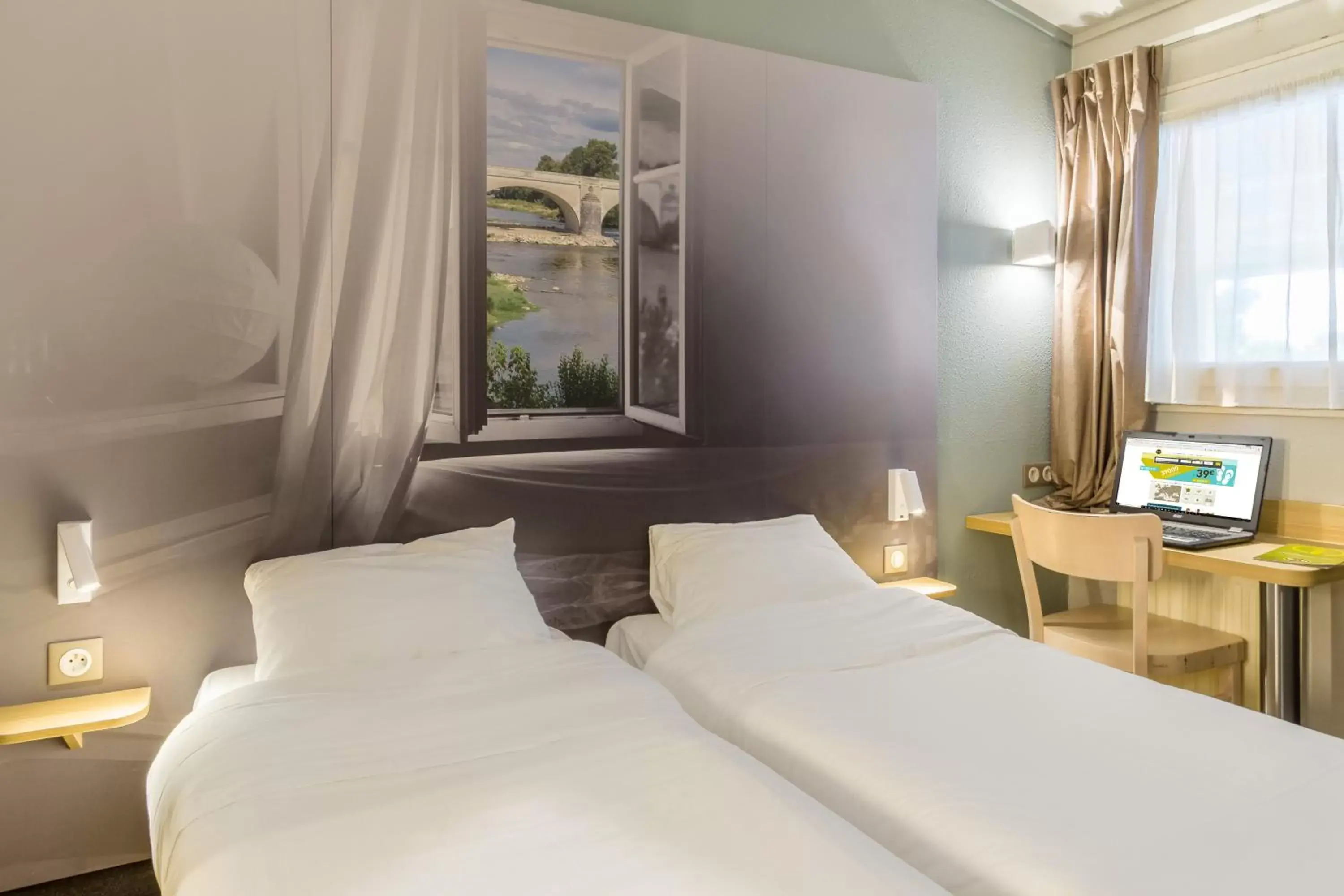 Bedroom, Bed in B&B HOTEL Montpellier Vendargues