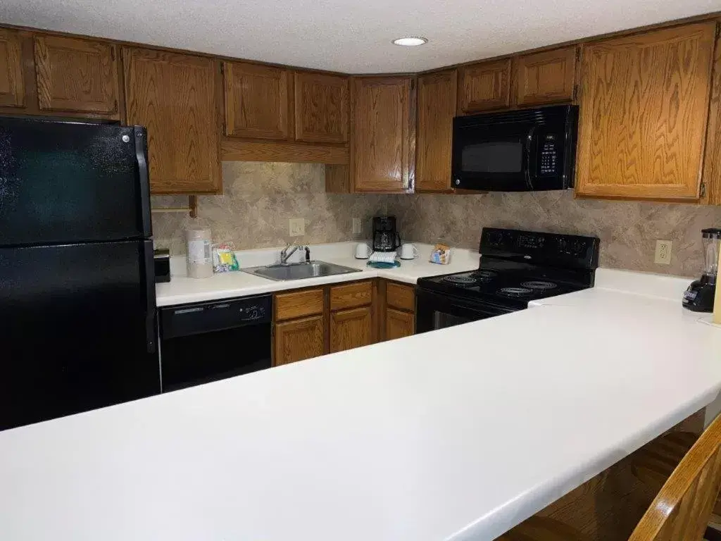 Kitchen or kitchenette, Kitchen/Kitchenette in Fairway Forest
