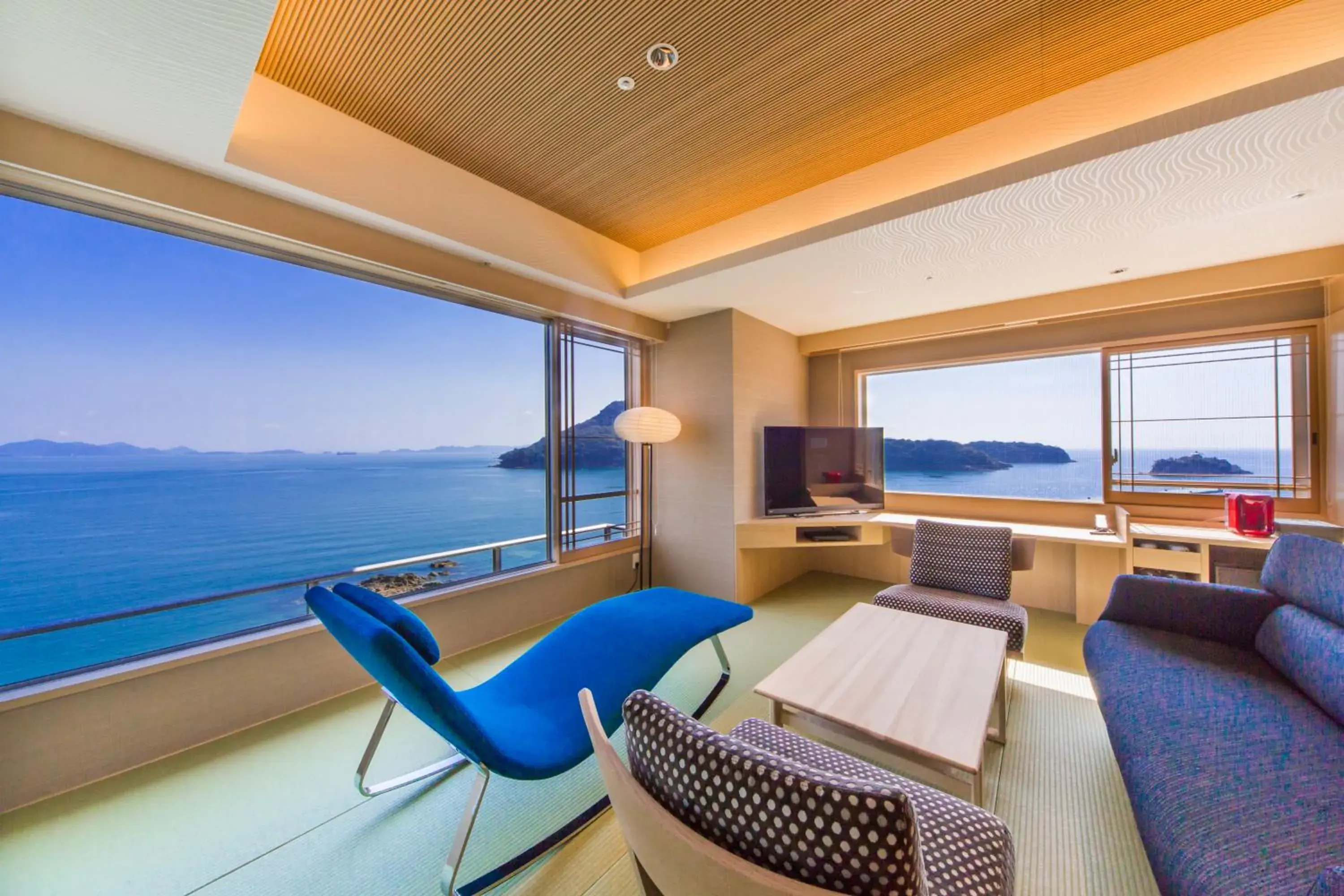 Suite with View Bath and Ocean View in Hotel Ofutei Suite with View Bath and Ocean View in Hotel Ofutei