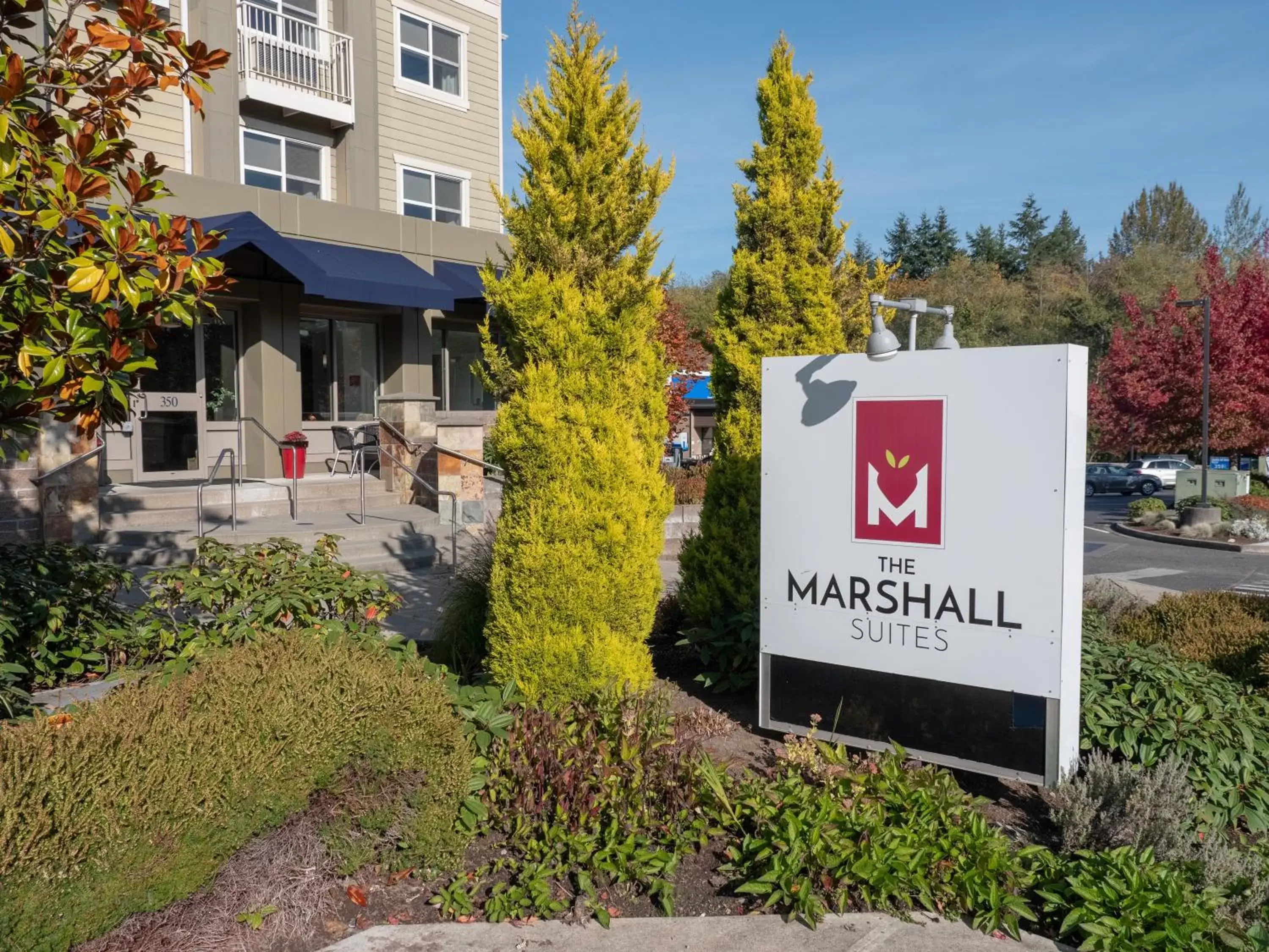 Facade/entrance in Marshall Suites