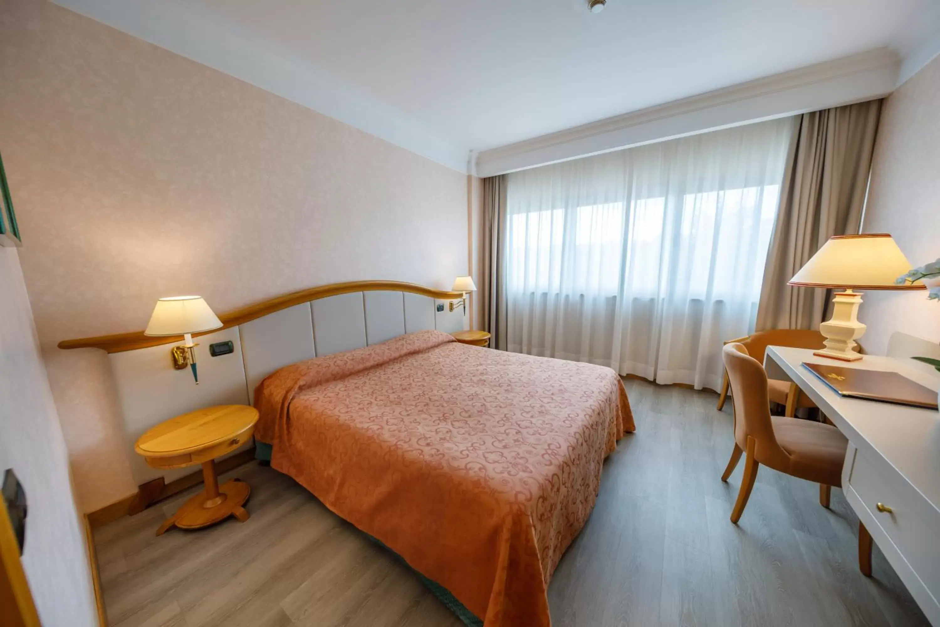 Double Room with Extra Bed in Perugia Plaza Hotel Double Room with Extra Bed in Perugia Plaza Hotel