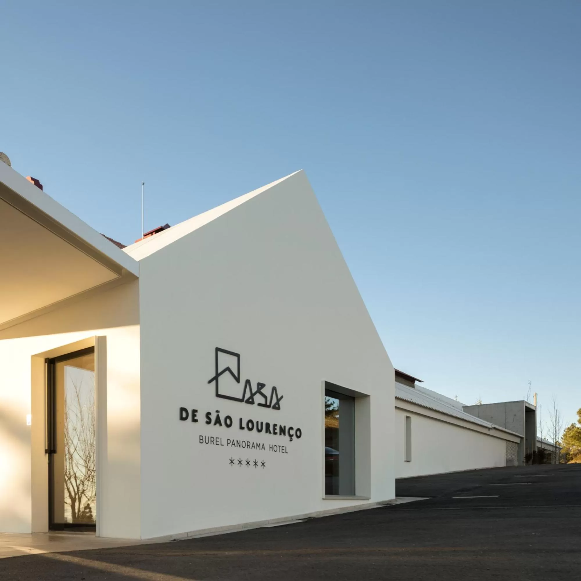 Property building in Casa de São Lourenço - Burel Panorama Hotel - member of Relais & Châteaux