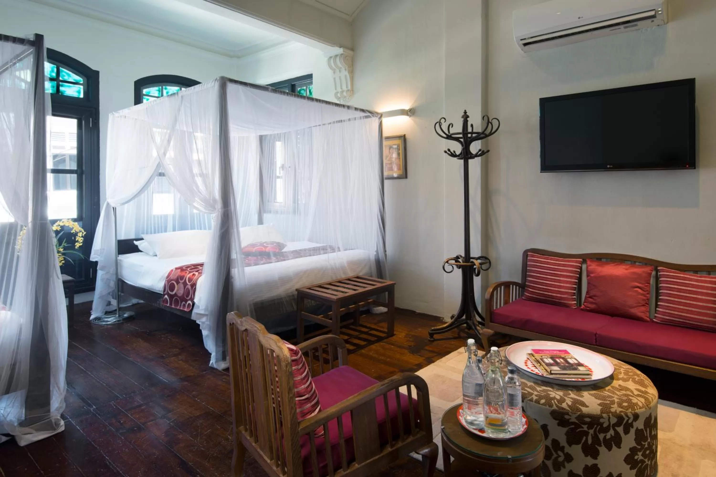 TV and multimedia, Bed in Noordin Mews