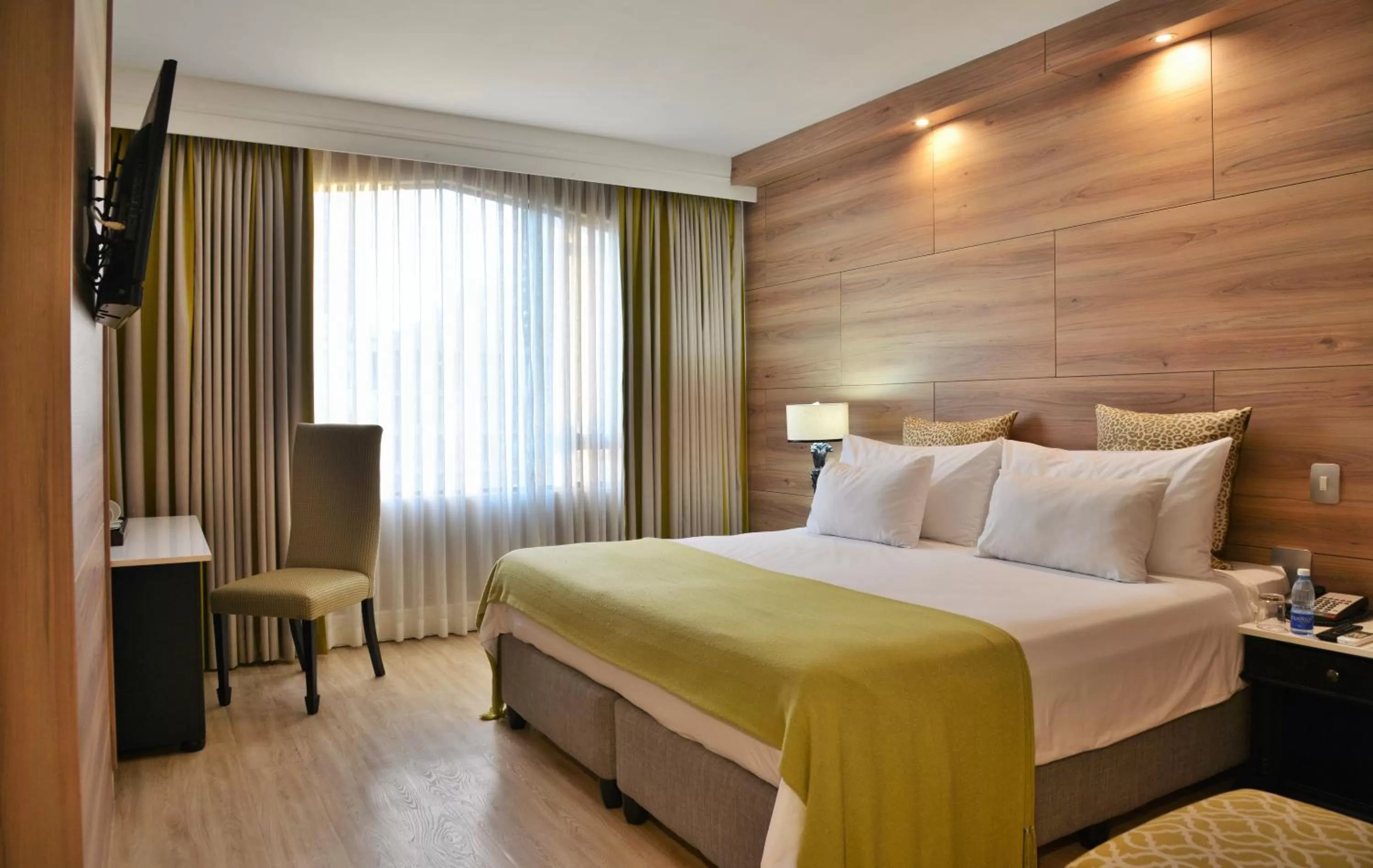 Bedroom, Bed in The Capetonian - Halal