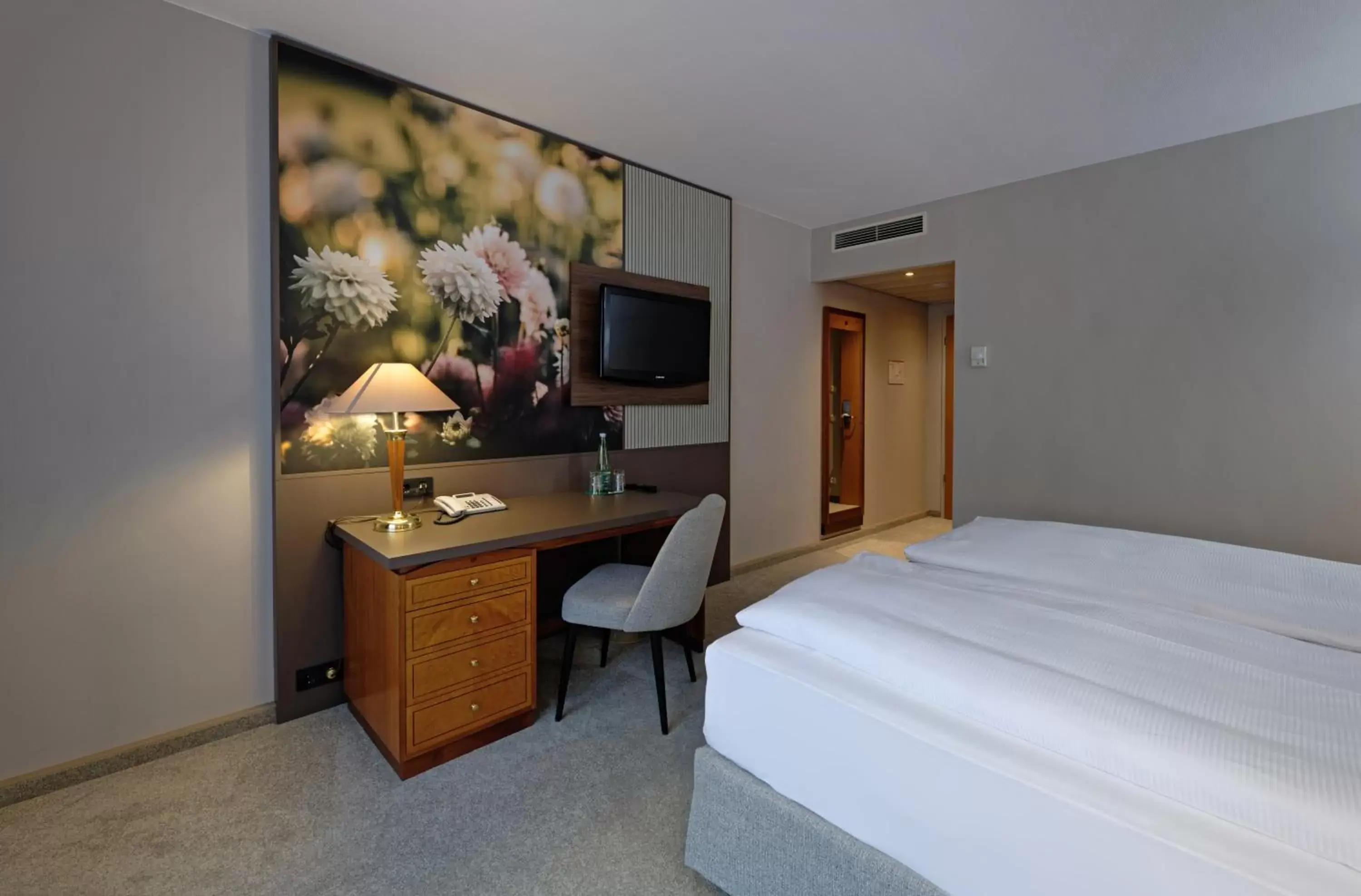 TV and multimedia, Bed in Mercure Hotel Gera City