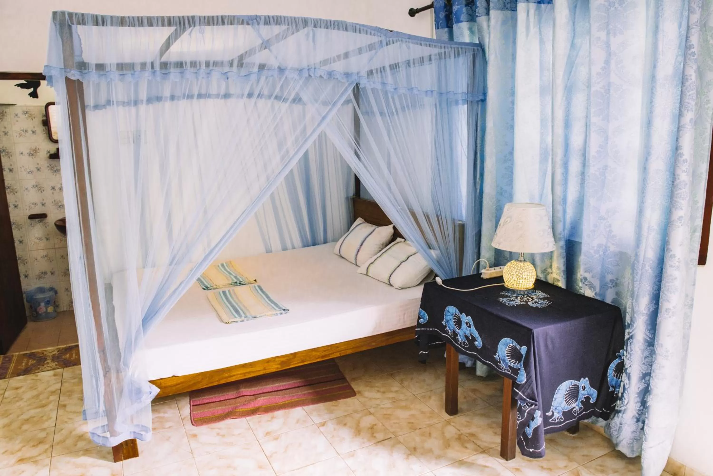 Photo of the whole room, Bed in Kadolana Guest House
