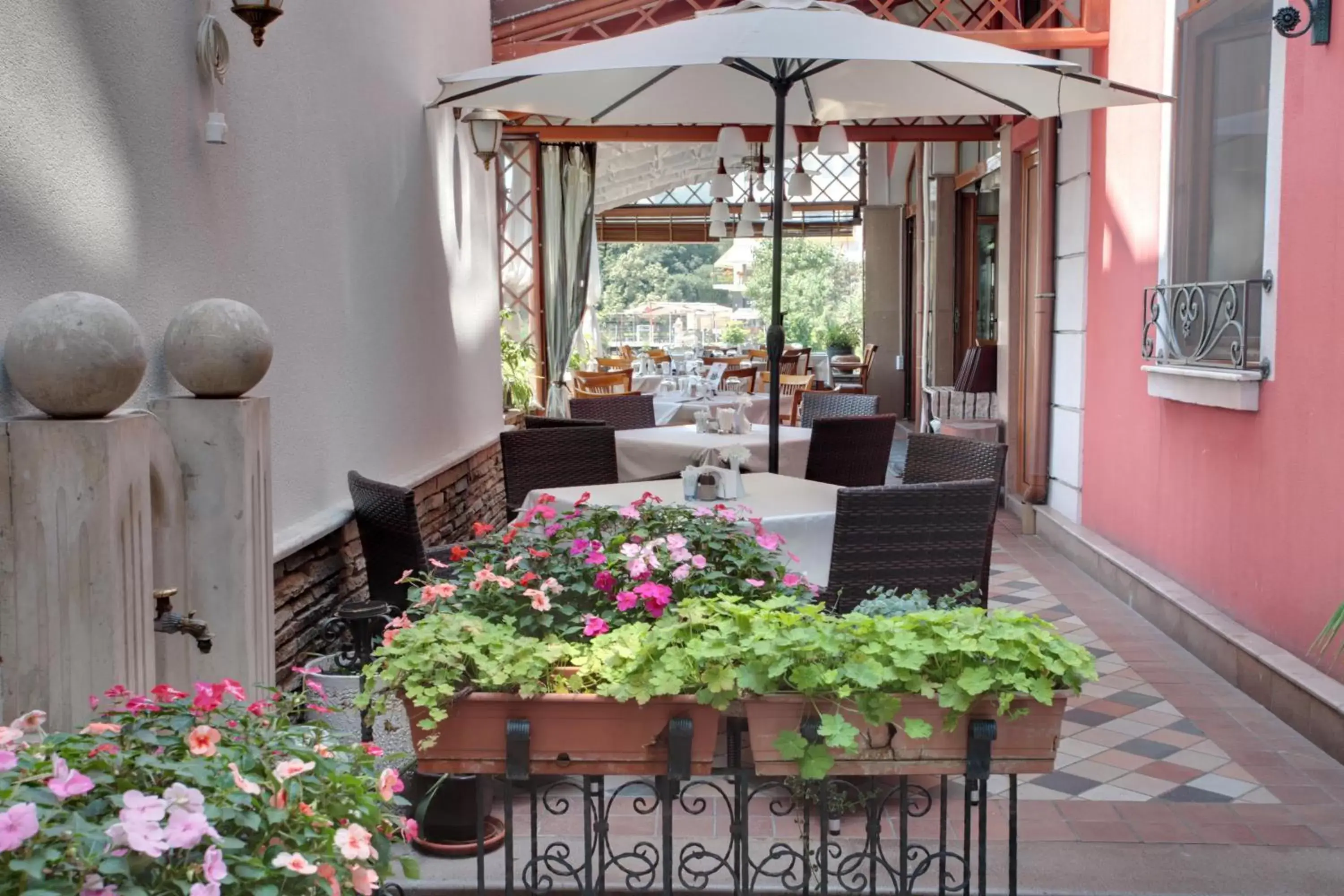 Patio in Hotel Odeon