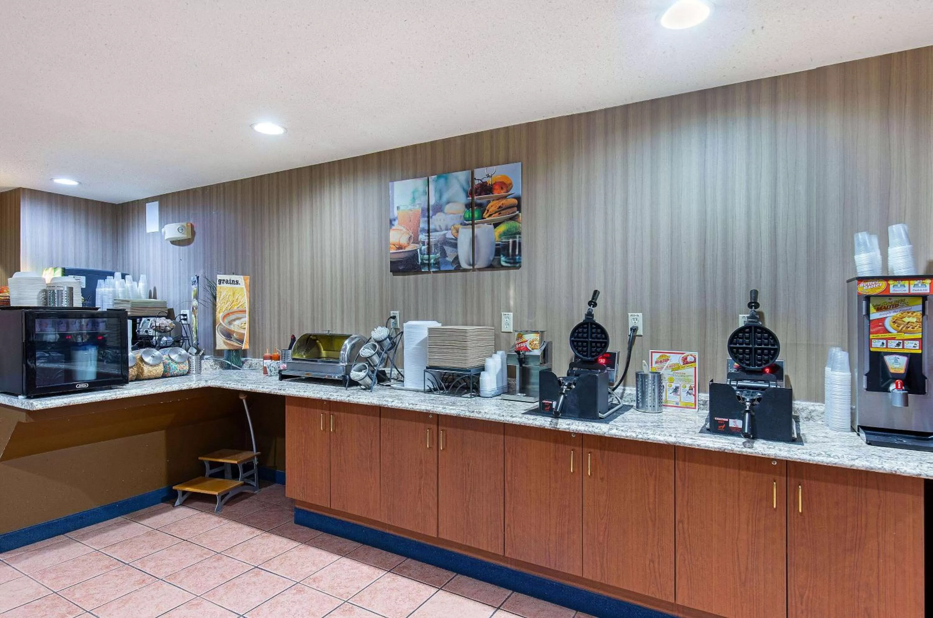 Breakfast in Microtel Inn & Suites by Wyndham Dry Ridge