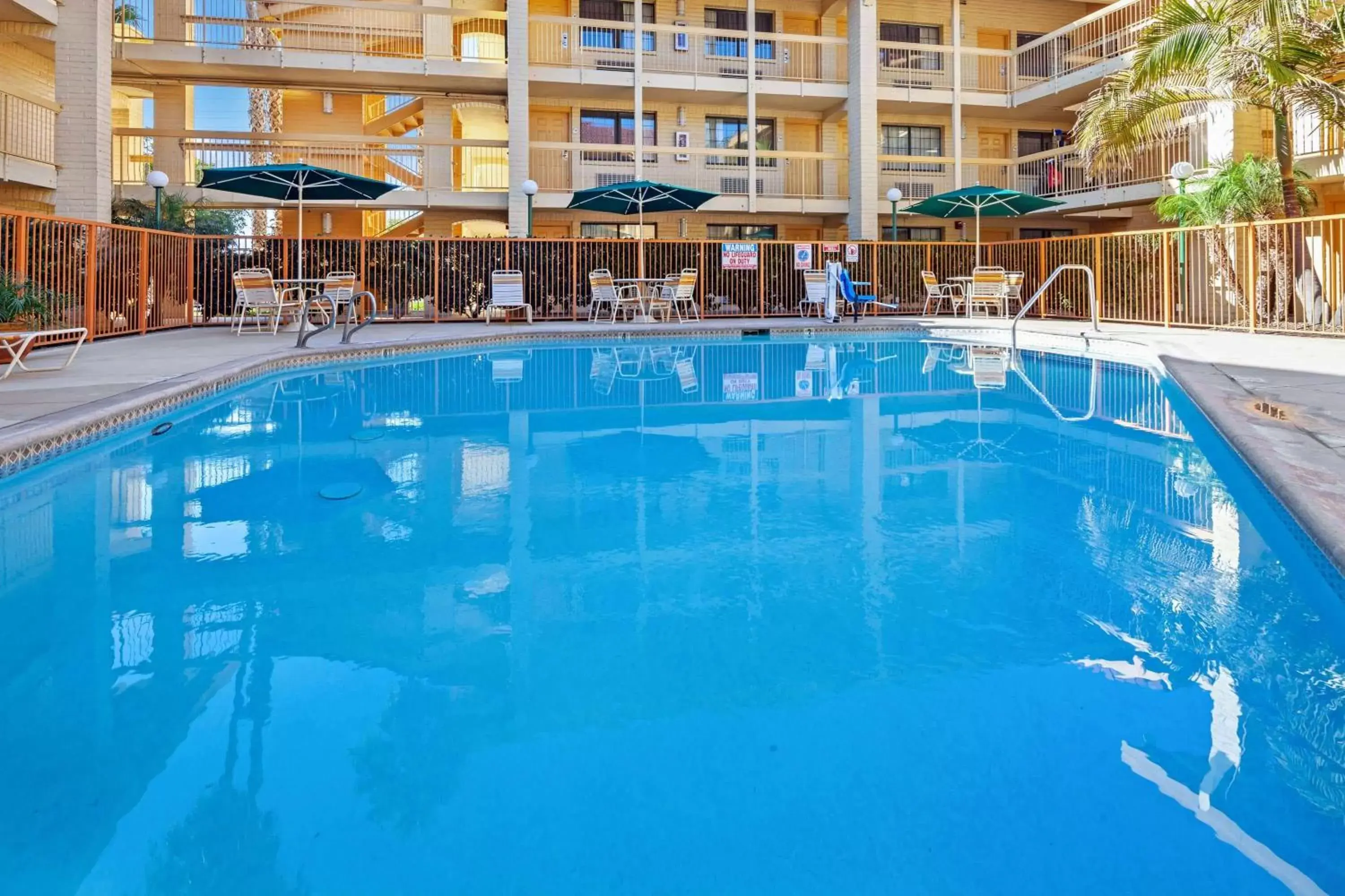 Pool view, Swimming Pool in La Quinta Inn by Wyndham Ventura