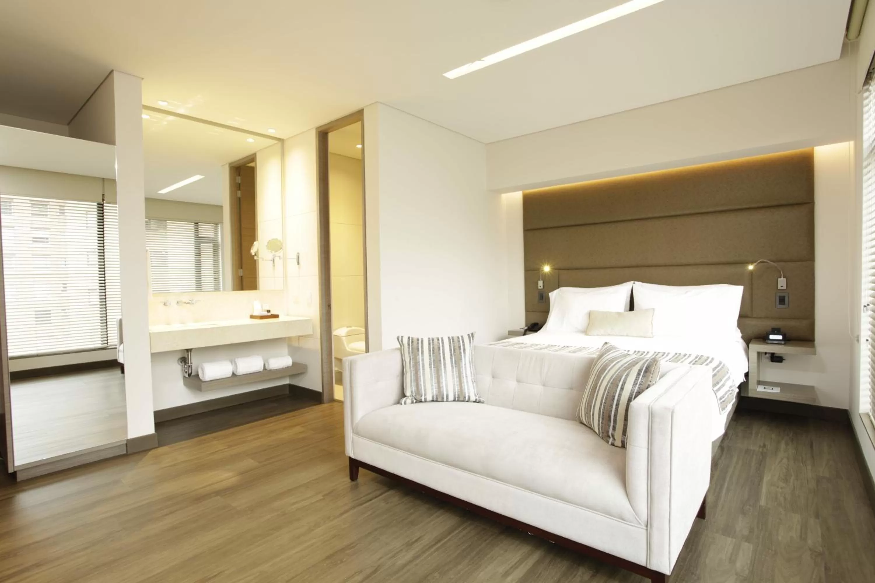 Bedroom in bs Rosales Hotel