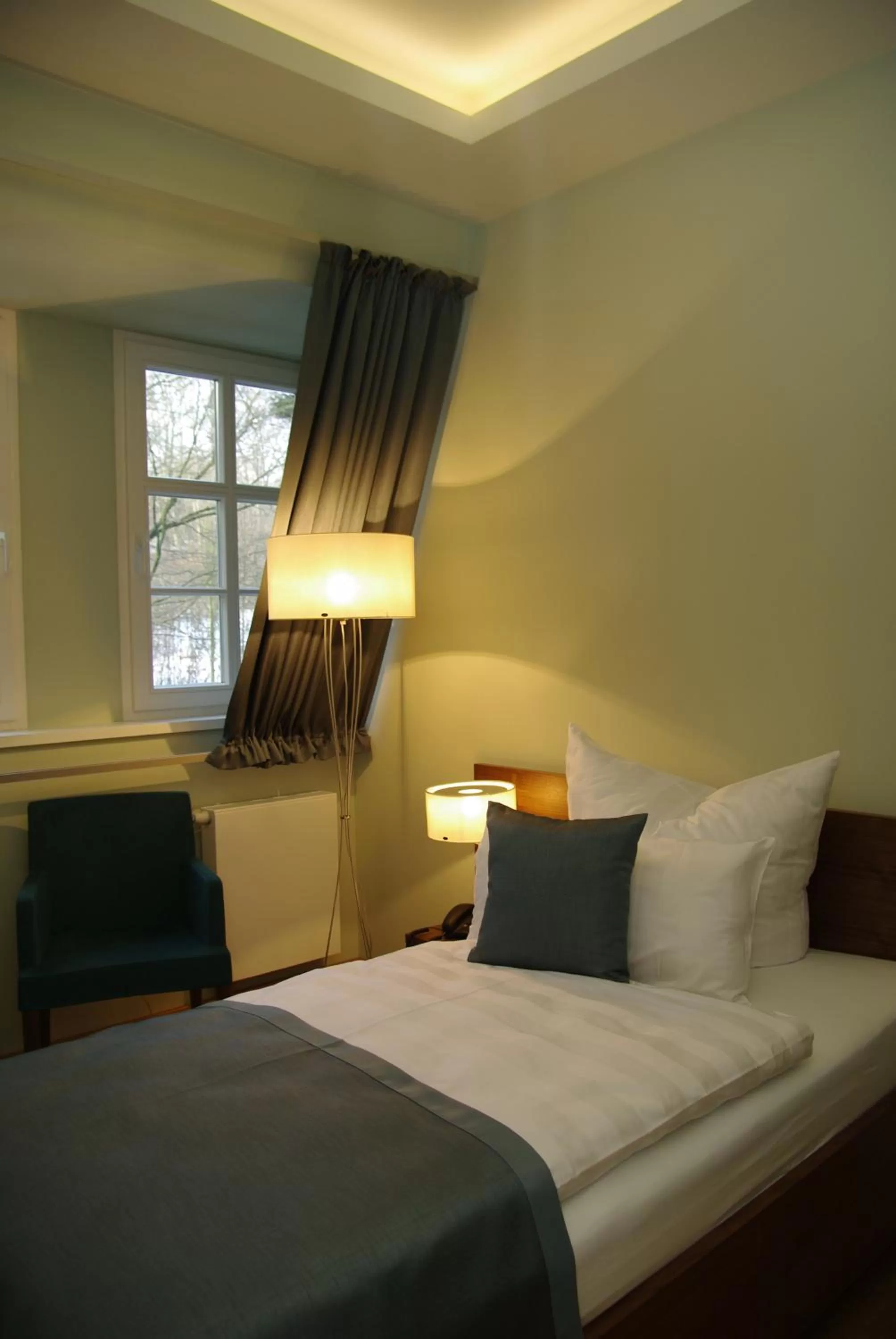 Photo of the whole room, Bed in Hotel Schloss Rabenstein