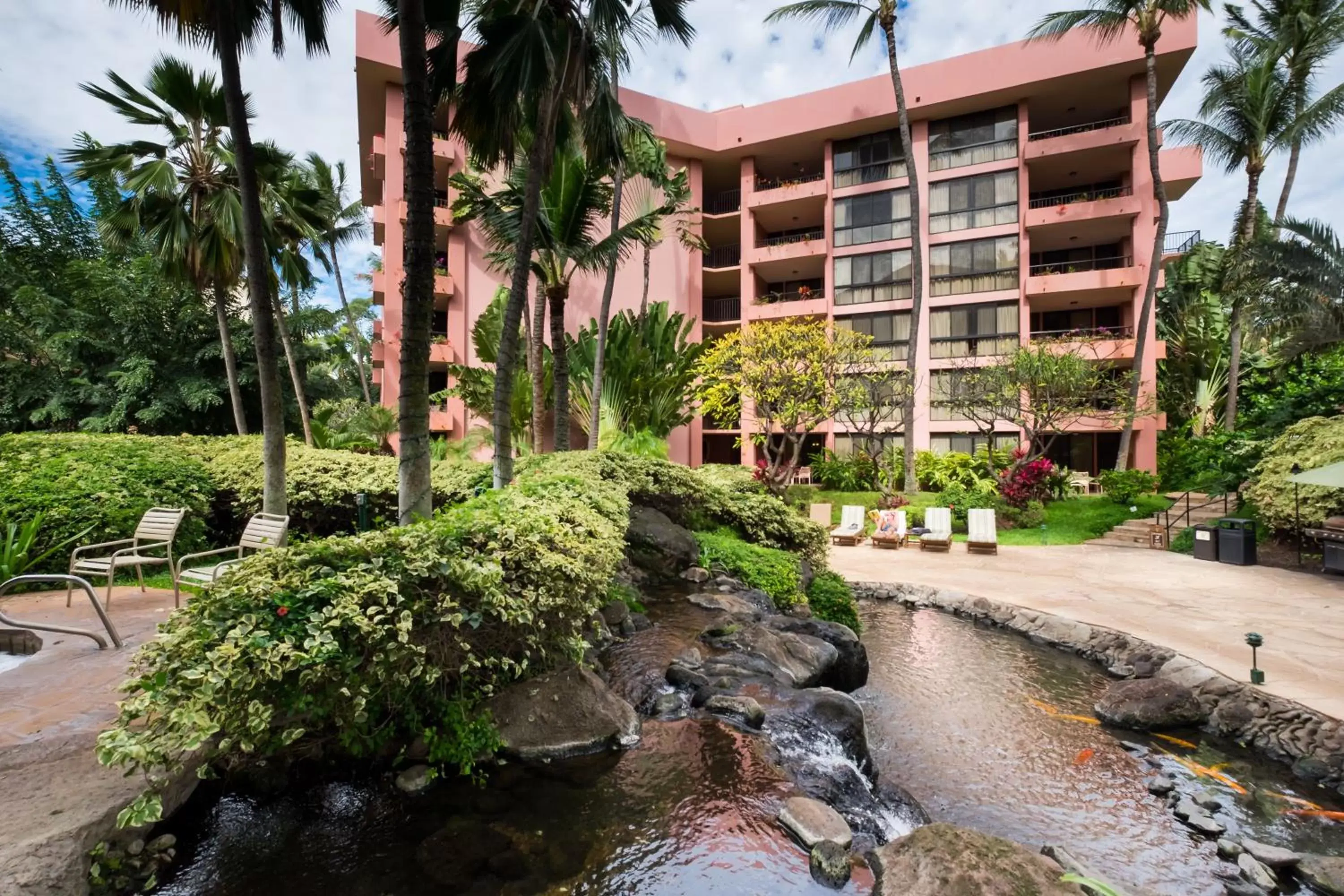 Patio, Property Building in Kahana Falls Resort